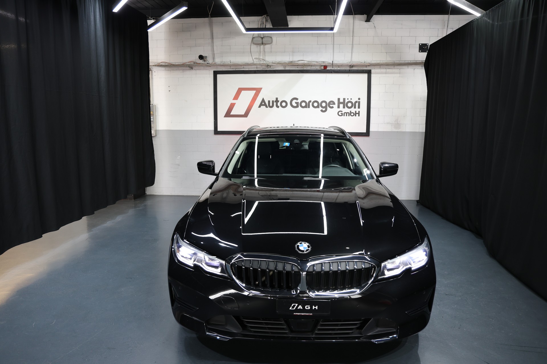 BMW 318d G21 48V Touring Steptronic-showroom-element-1