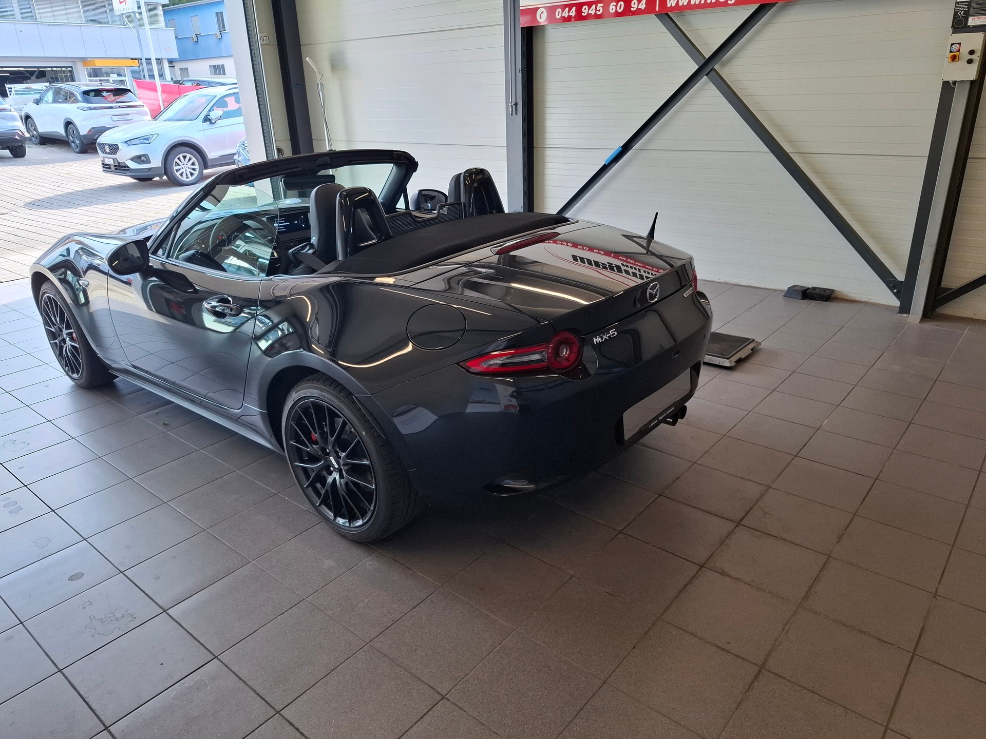 MAZDA MX-5 Skyactiv-G 184 Homura-showroom-element-2