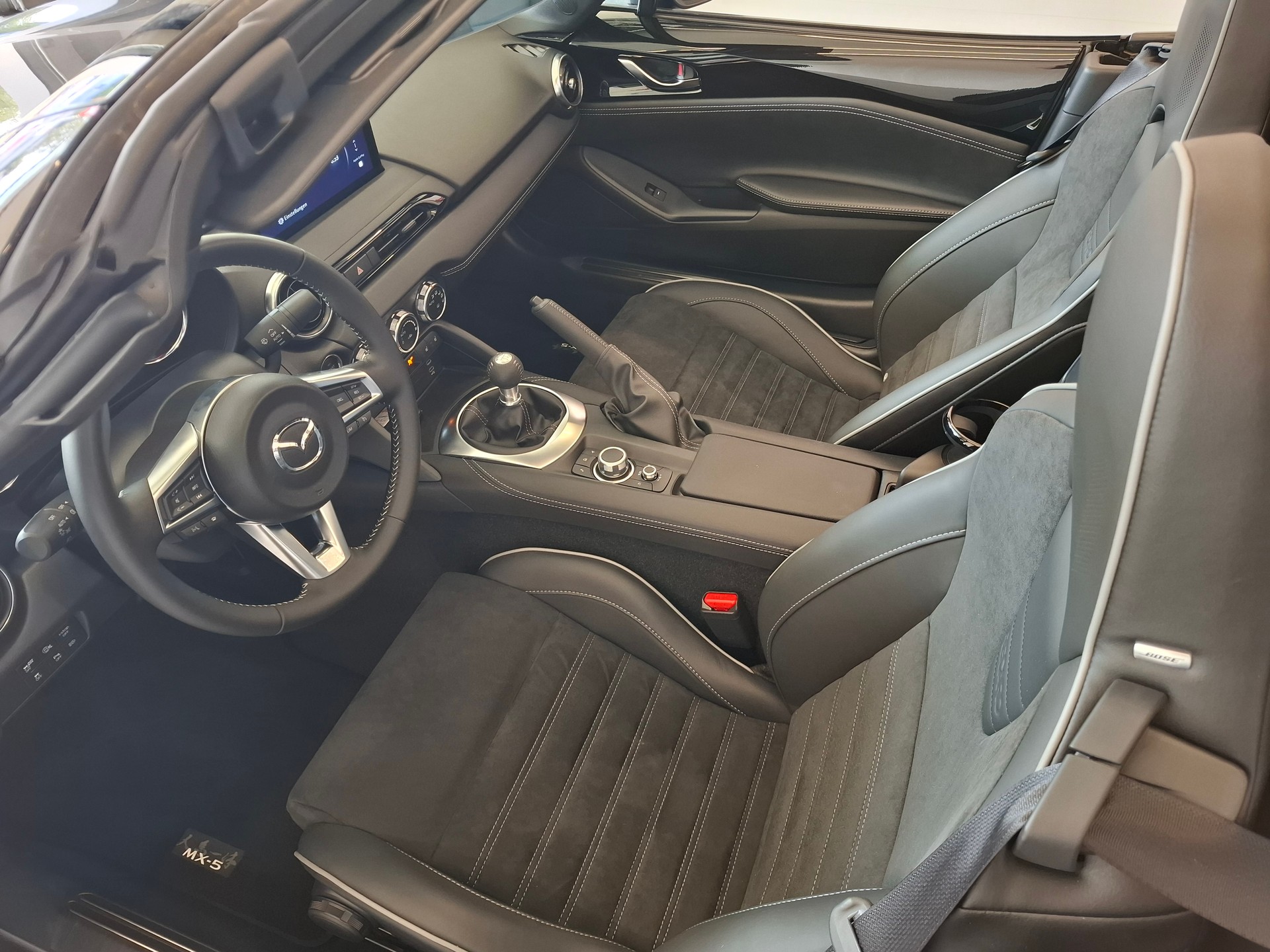 MAZDA MX-5 Skyactiv-G 184 Homura-showroom-element-3