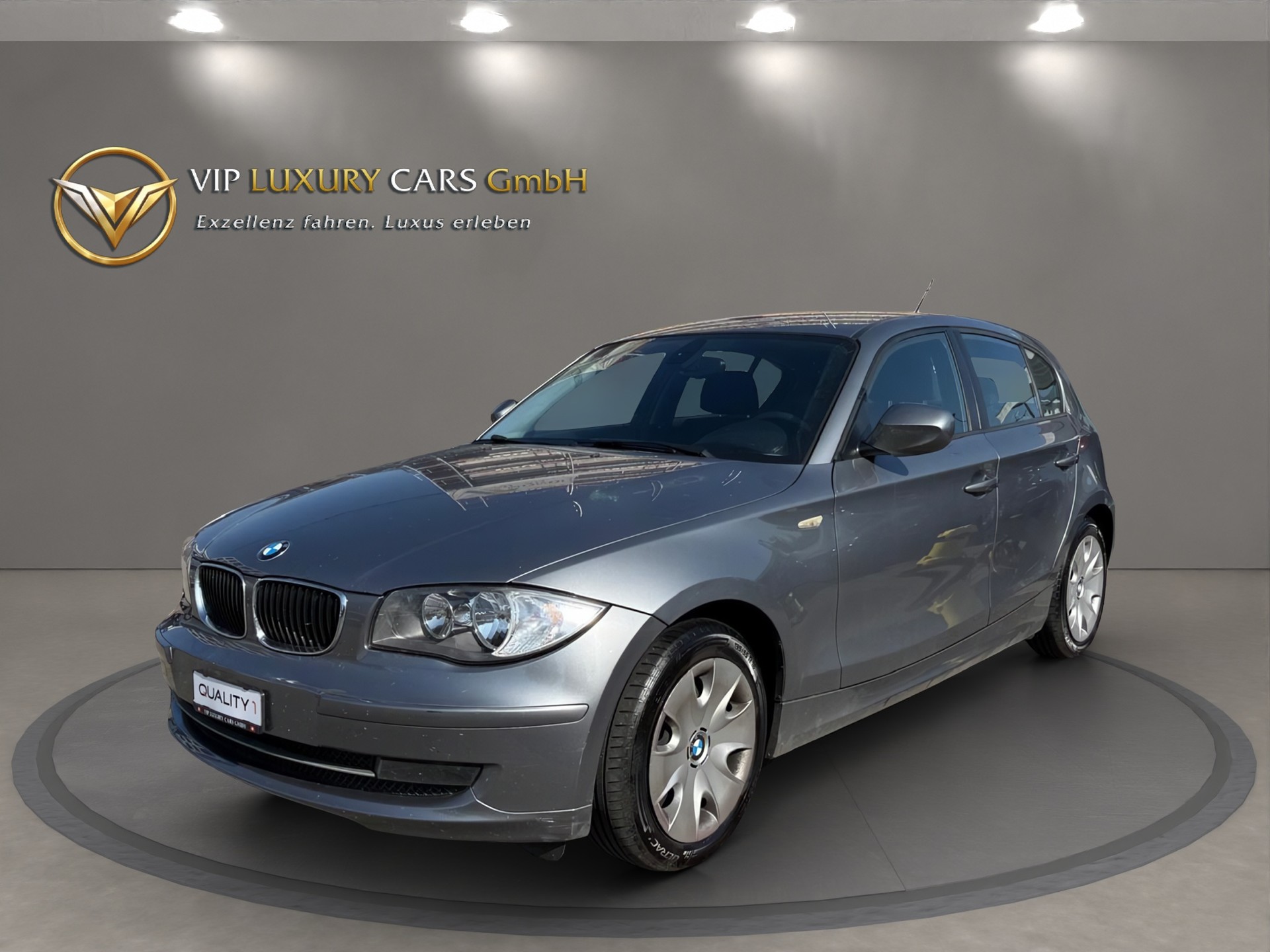 BMW 116i Dynamic Edition-showroom-element-1