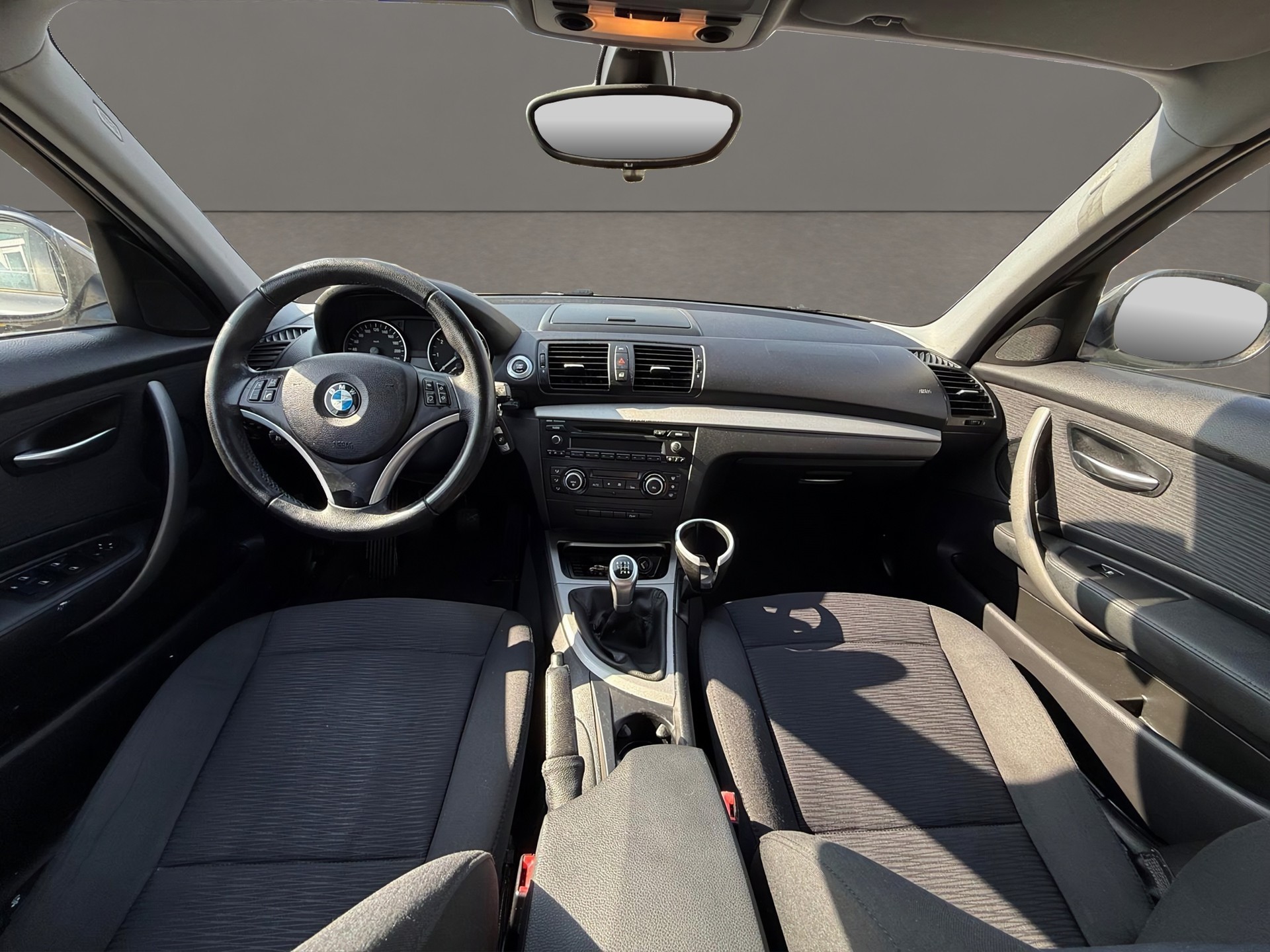 BMW 116i Dynamic Edition-image-9