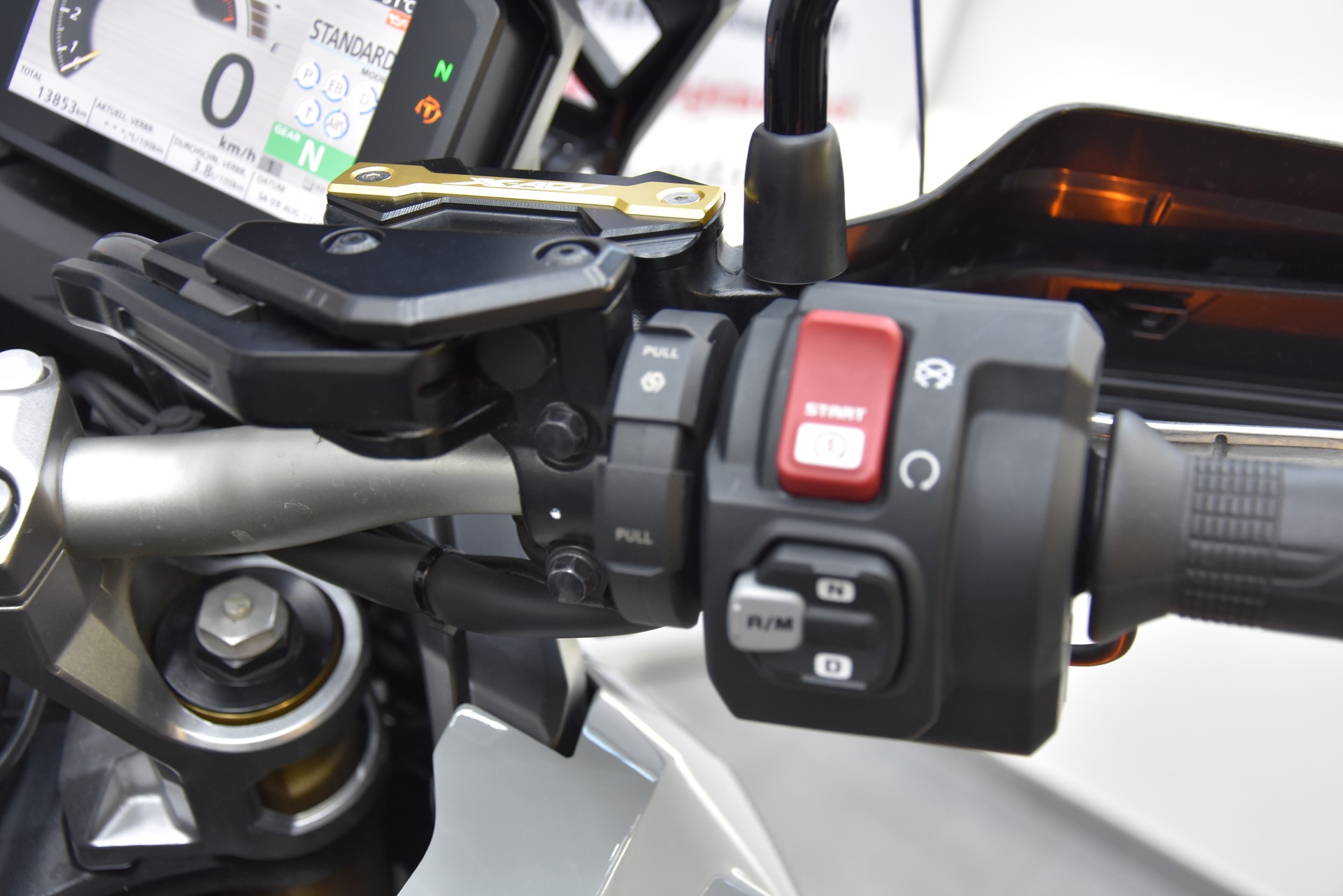 HONDA X-ADV 750-image-9