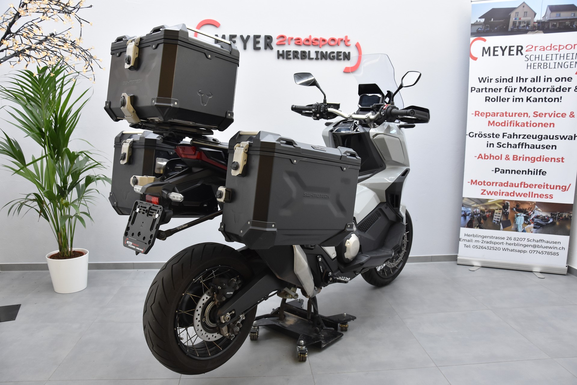 HONDA X-ADV 750-image-10