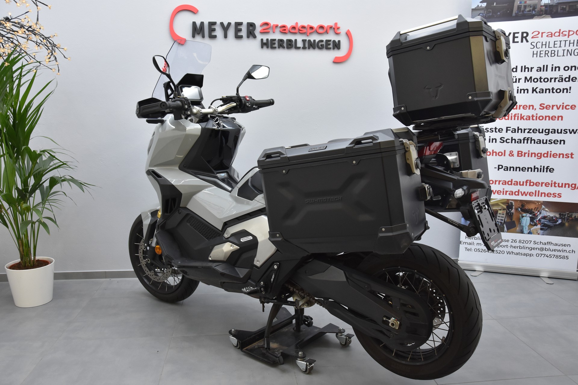 HONDA X-ADV 750-image-11