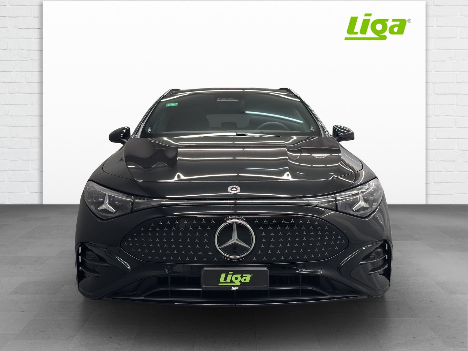 MERCEDES-BENZ CLA 350 4Matic Shooting Brake with EQ Hybrid-showroom-element-1