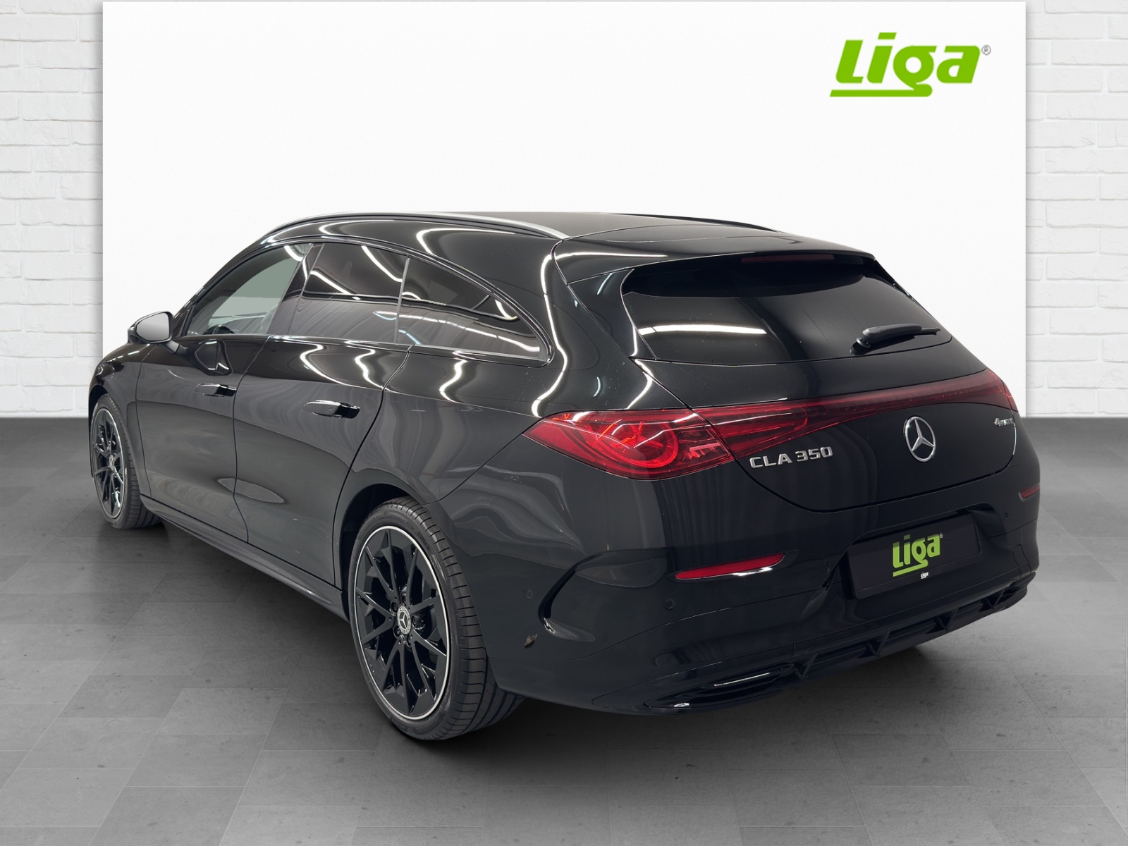 MERCEDES-BENZ CLA 350 4Matic Shooting Brake with EQ Hybrid-showroom-element-3