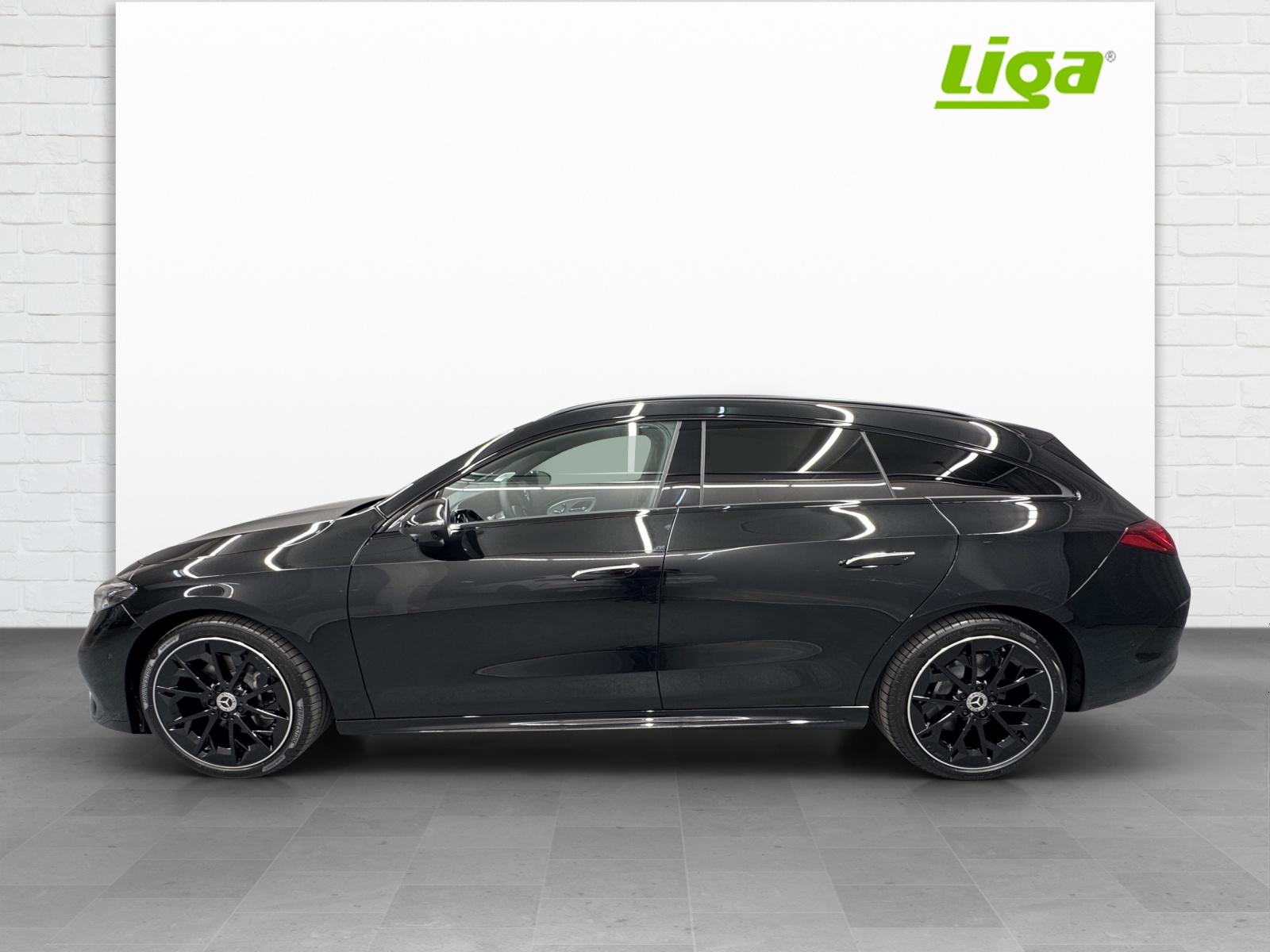 MERCEDES-BENZ CLA 350 4Matic Shooting Brake with EQ Hybrid-showroom-element-2