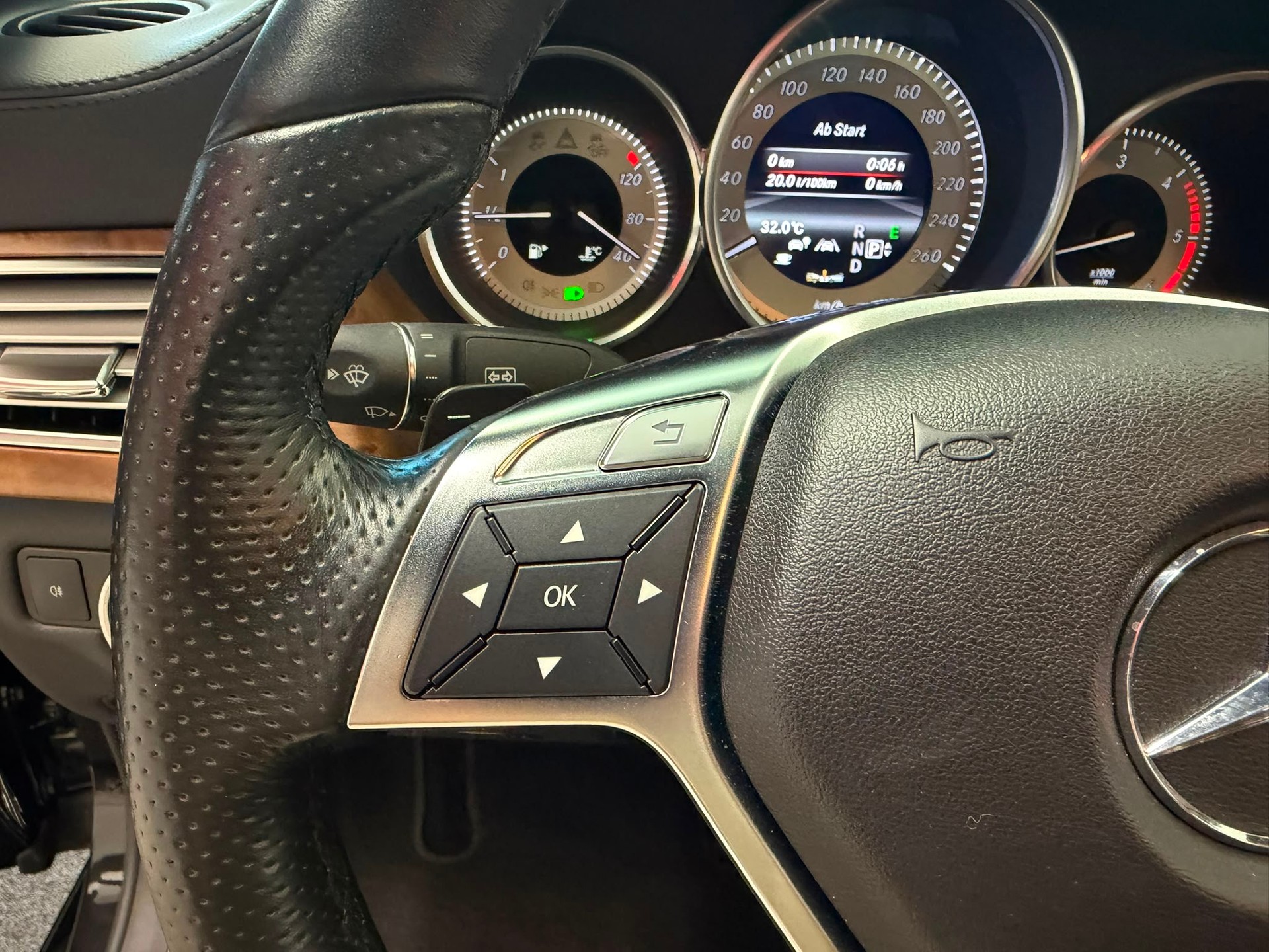 MERCEDES-BENZ CLS 350 CDI 4Matic 7G-Tronic-image-12