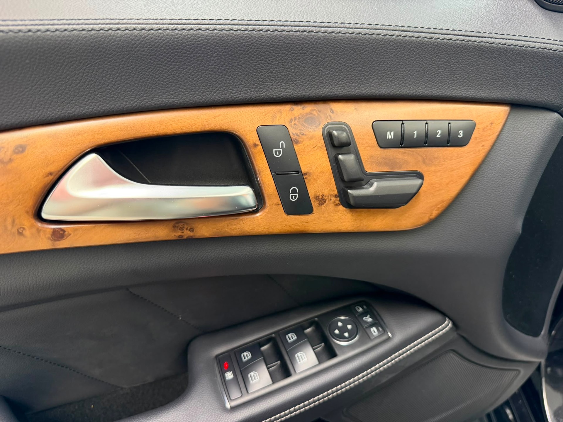 MERCEDES-BENZ CLS 350 CDI 4Matic 7G-Tronic-image-10