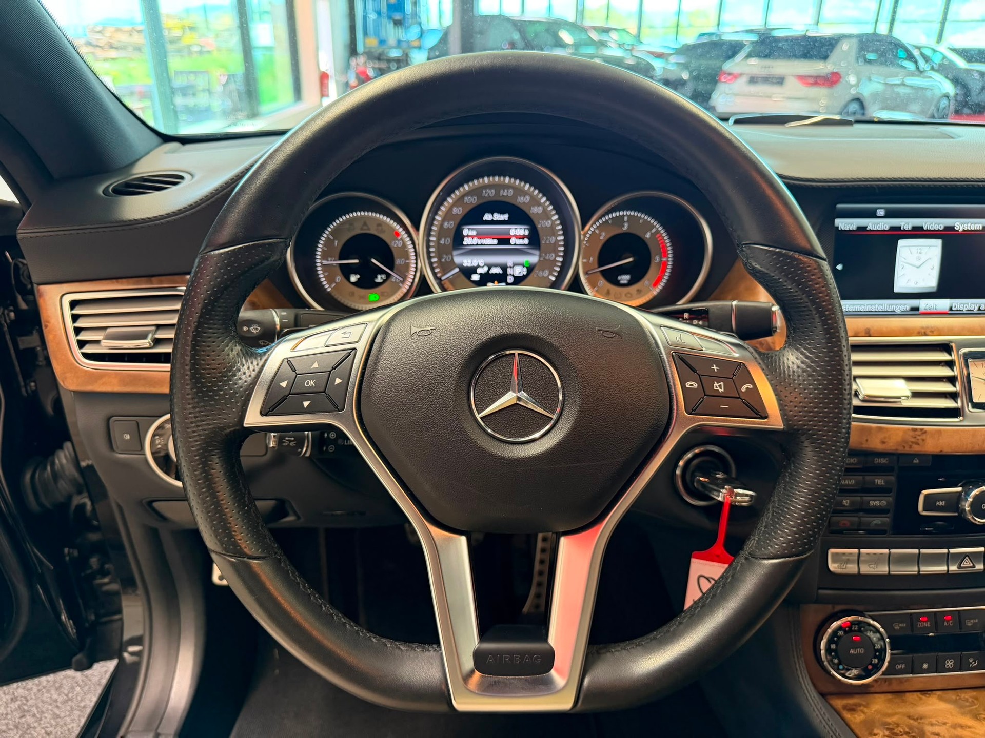 MERCEDES-BENZ CLS 350 CDI 4Matic 7G-Tronic-image-18