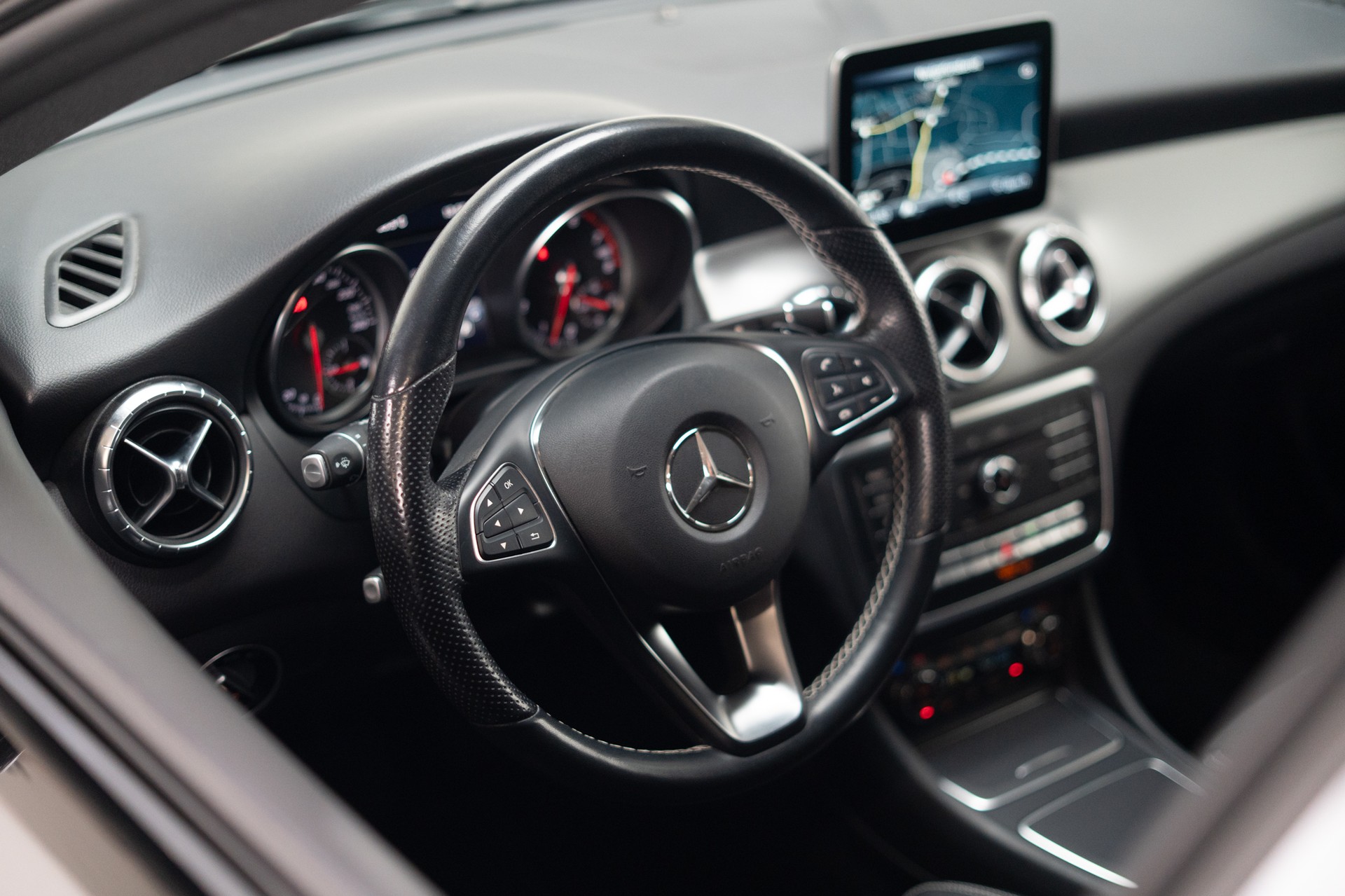 MERCEDES-BENZ CLA 250 Urban Shooting Brake / CH-Fahrzeug / Rückfahrkamera / el.Heckklappe-image-8