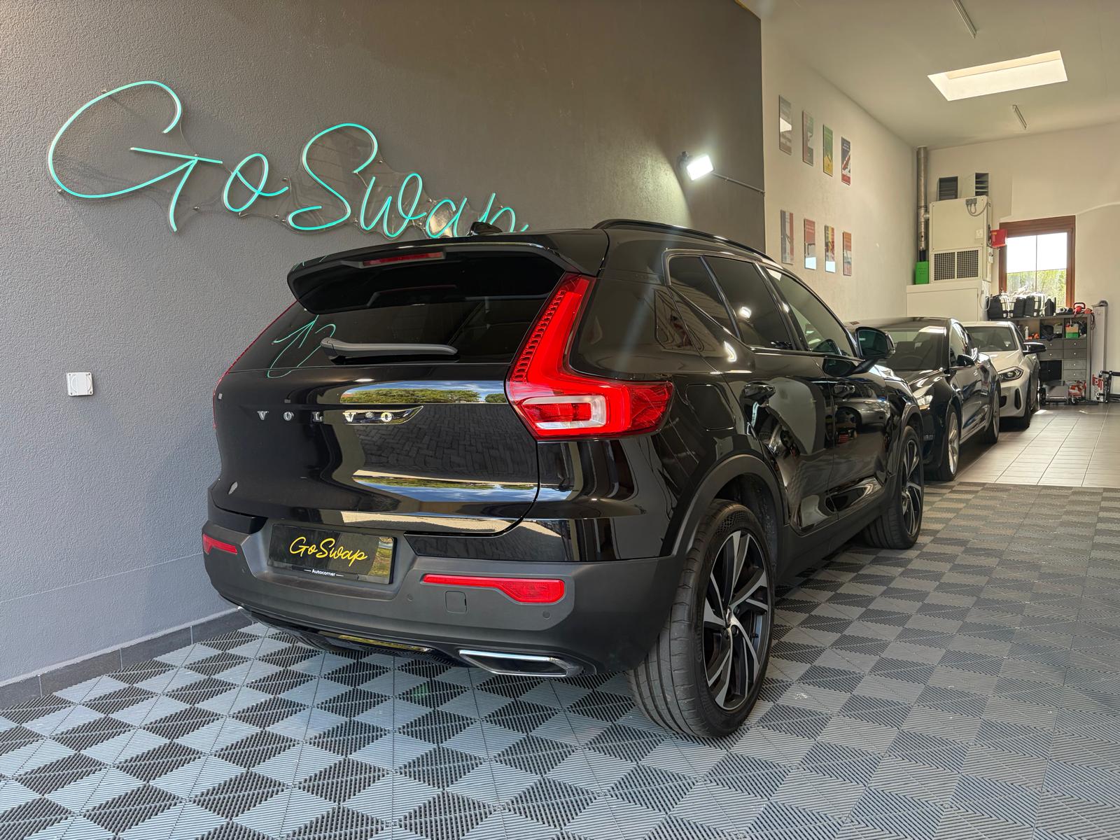 VOLVO XC40 T5 TwE R-Design DCT - Toit ouvrant - Caméra 360-showroom-element-3