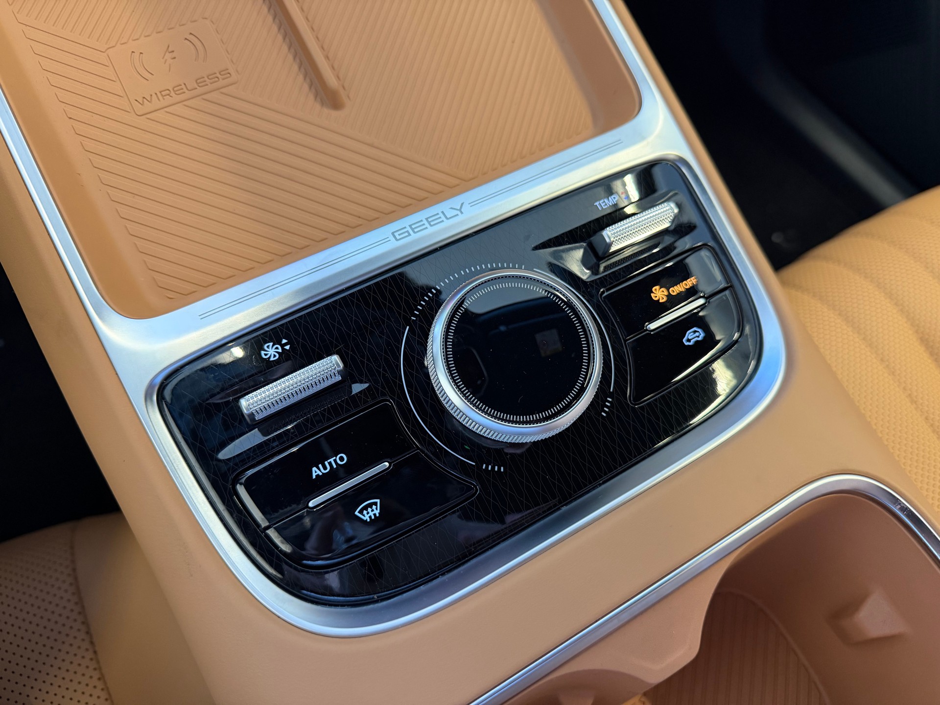 GEELY Starray EM-i Max+ Plug in Hybrid mit grossem 29.8kw Akku / alle Optionen / 8 Jahre 200'000km Werksgarantie-image-28