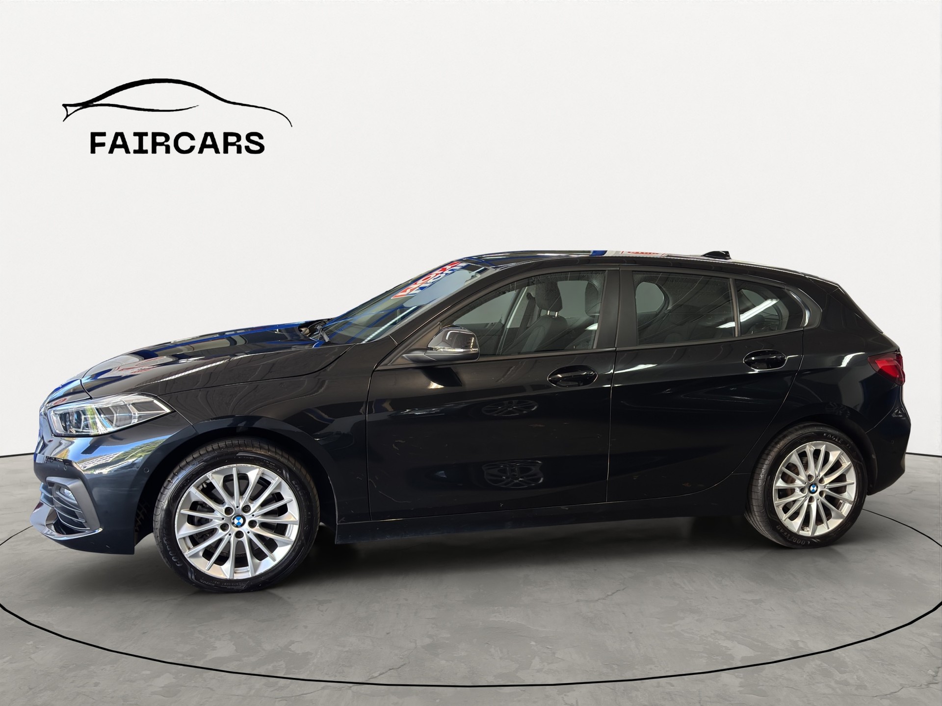 BMW 118i Steptronic-showroom-element-2