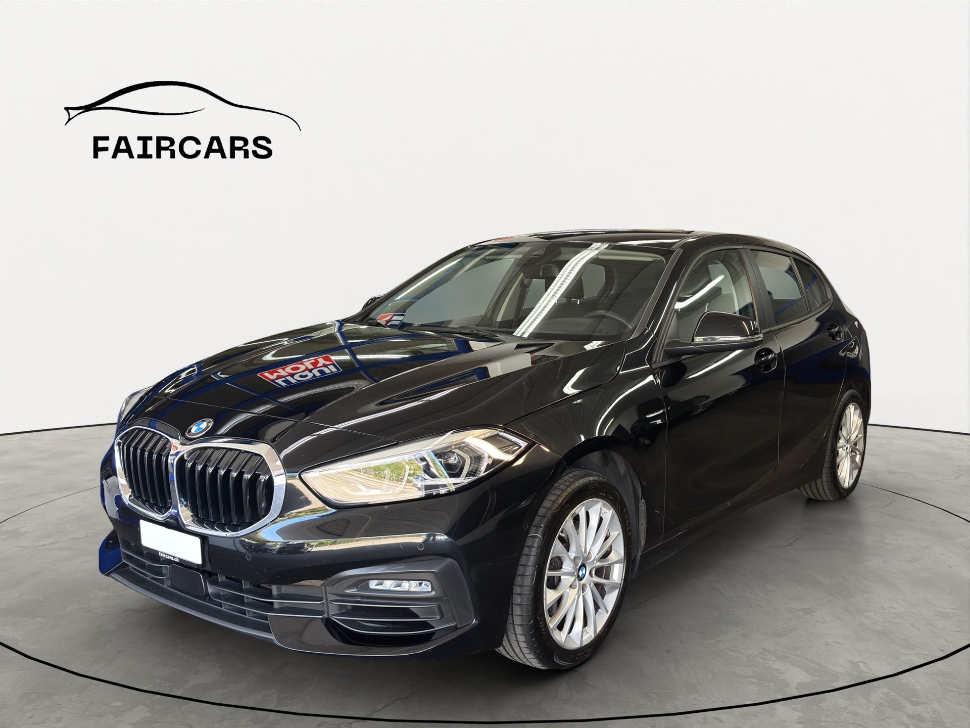 BMW 118i Steptronic-showroom-element-1