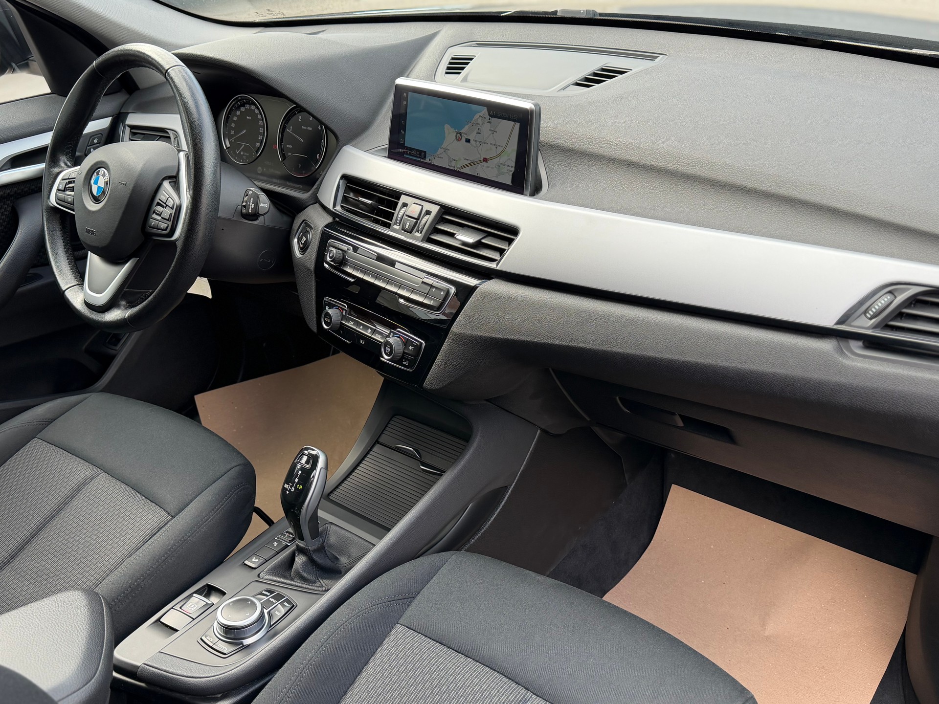 BMW X1 xDrive 18d Essential Edition Steptronic-image-12