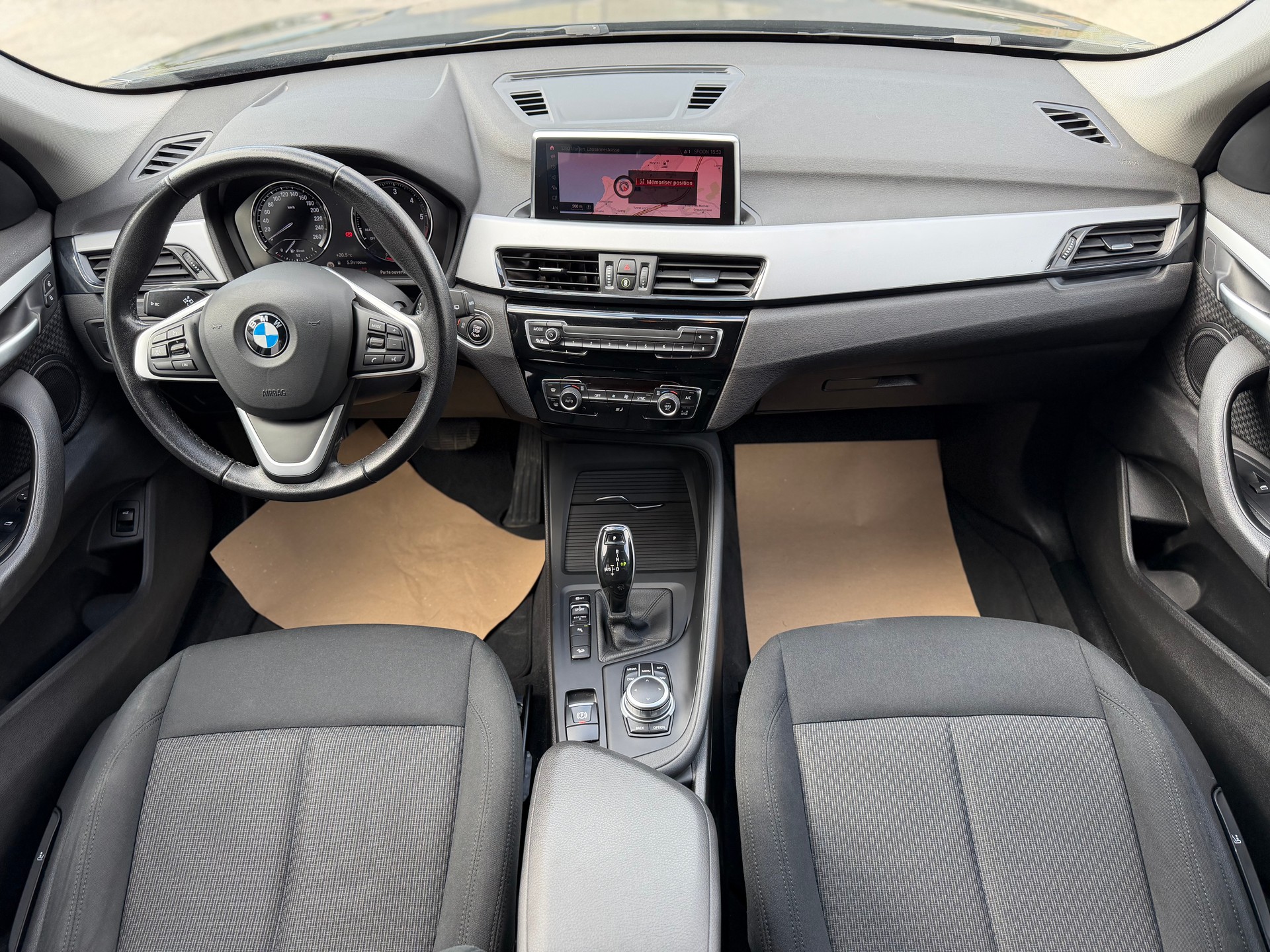 BMW X1 xDrive 18d Essential Edition Steptronic-image-9