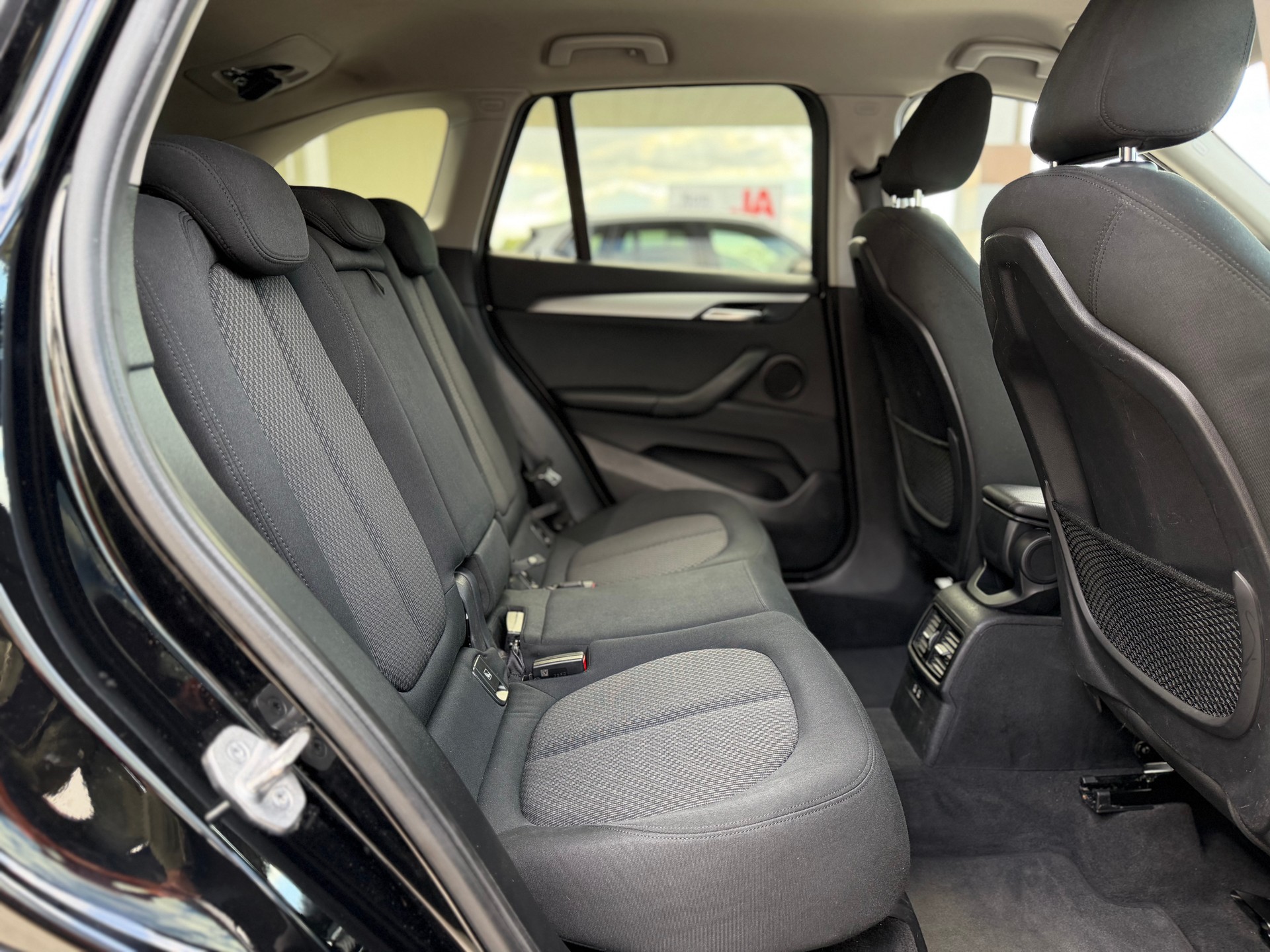 BMW X1 xDrive 18d Essential Edition Steptronic-image-10