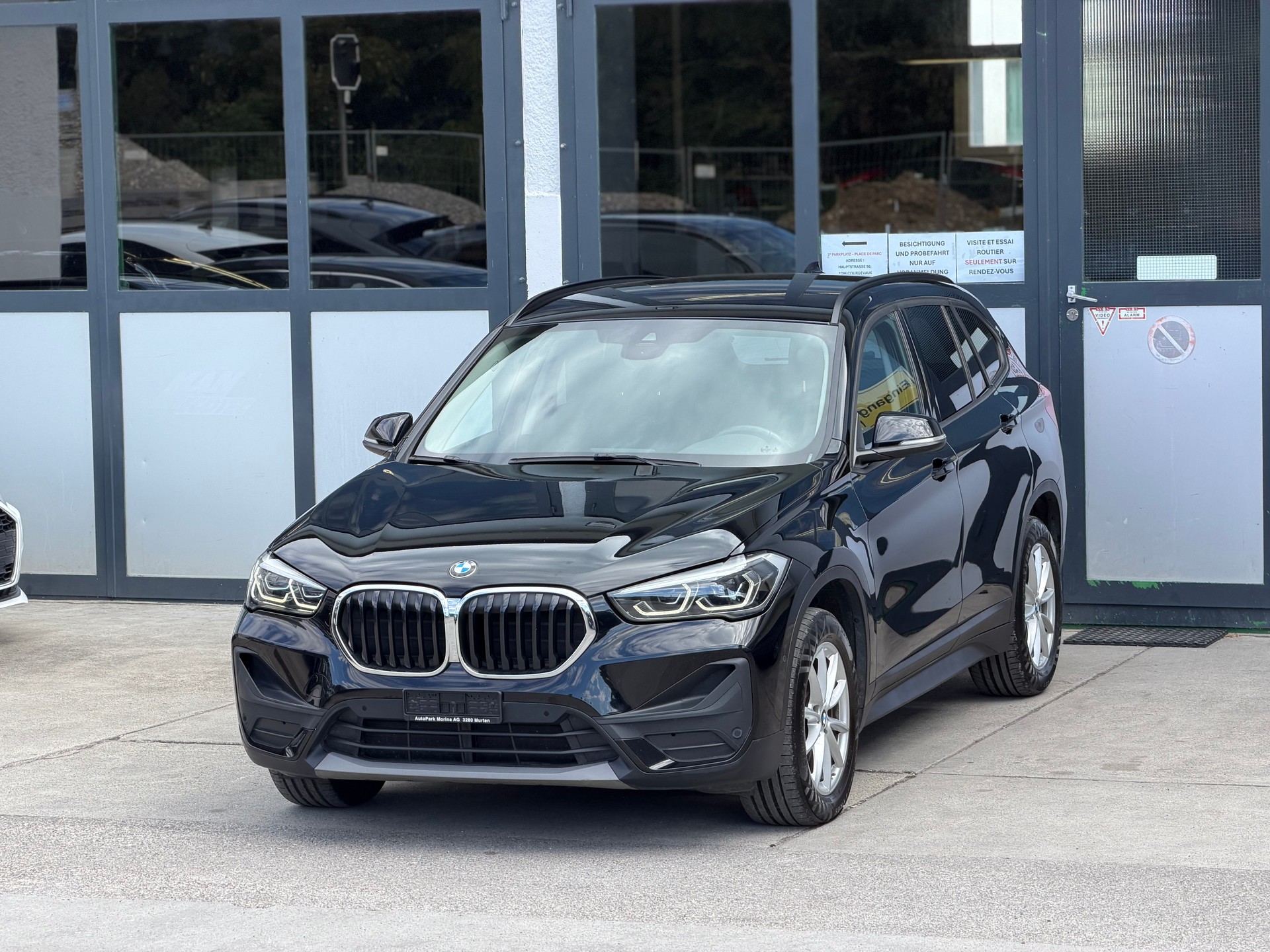 BMW X1 xDrive 18d Essential Edition Steptronic-showroom-element-1