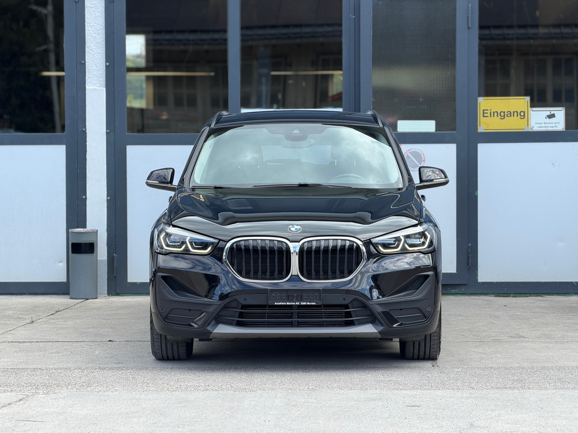 BMW X1 xDrive 18d Essential Edition Steptronic-showroom-element-2