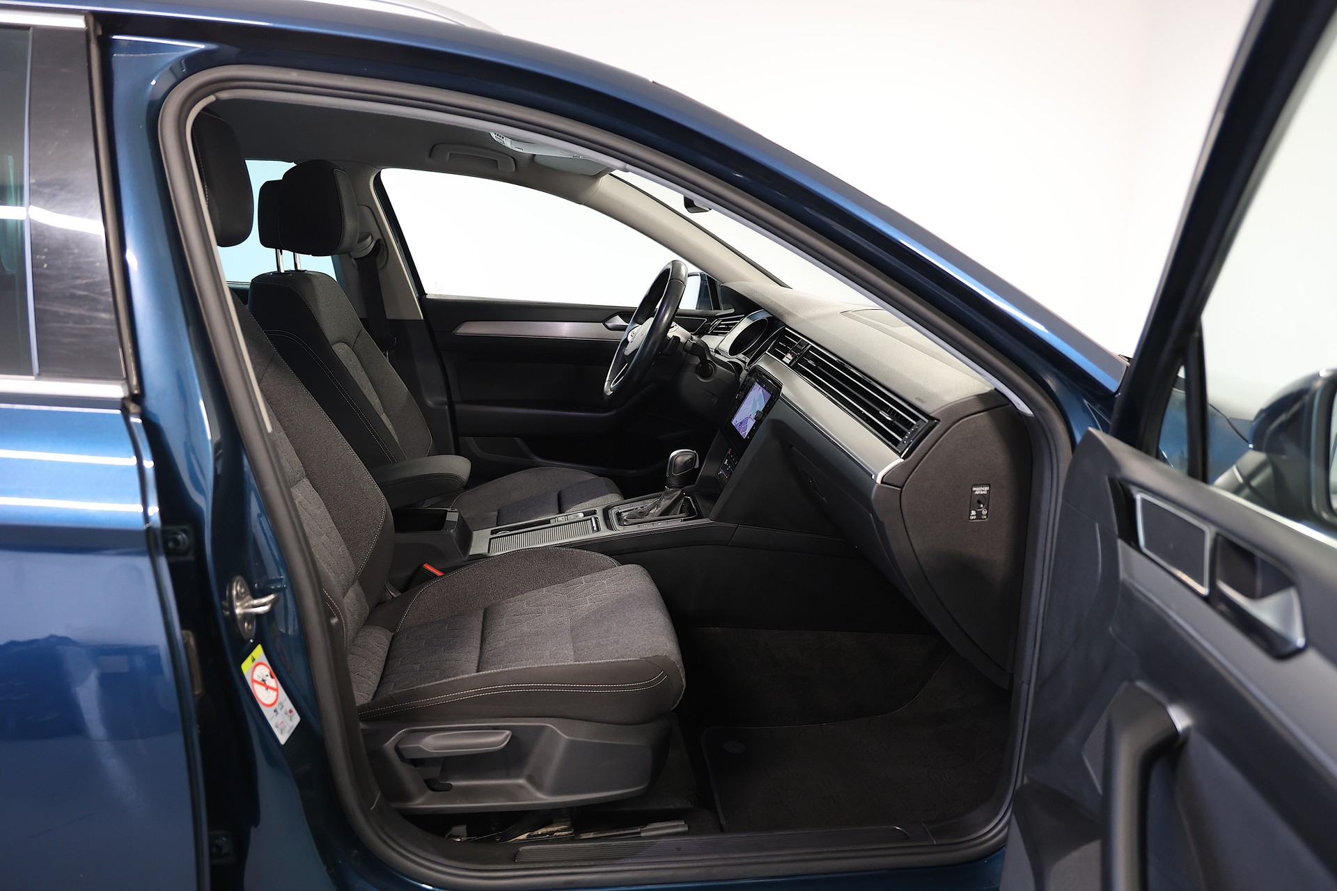 VW Passat Variant 2.0 TDI 150 Business DSG-image-11