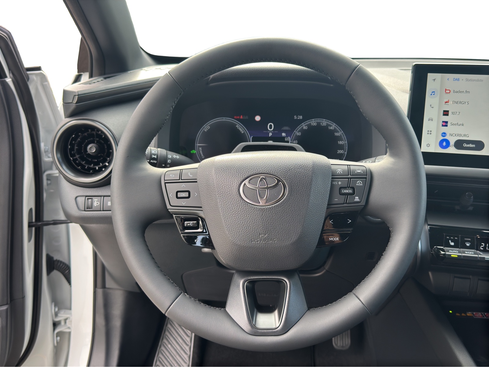 TOYOTA C-HR 2.0 HEV Swiss Edition 4x4-image-5