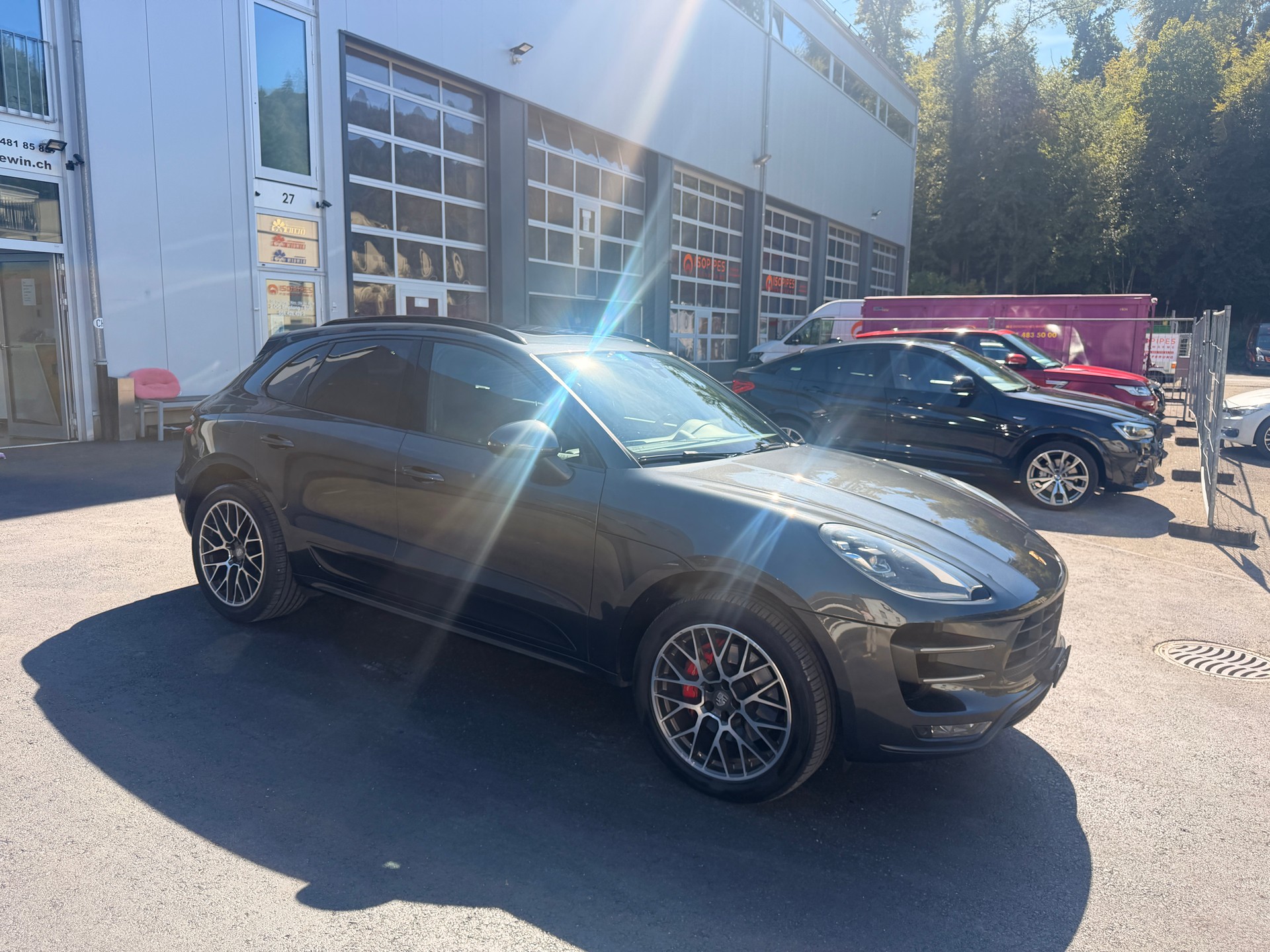 PORSCHE Macan Turbo PDK-showroom-element-2