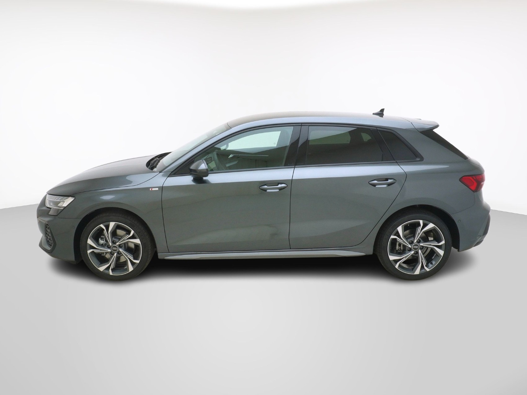 AUDI A3 Sportback 2.0 40 TFSI S Line quattro S-Tronic-showroom-element-1