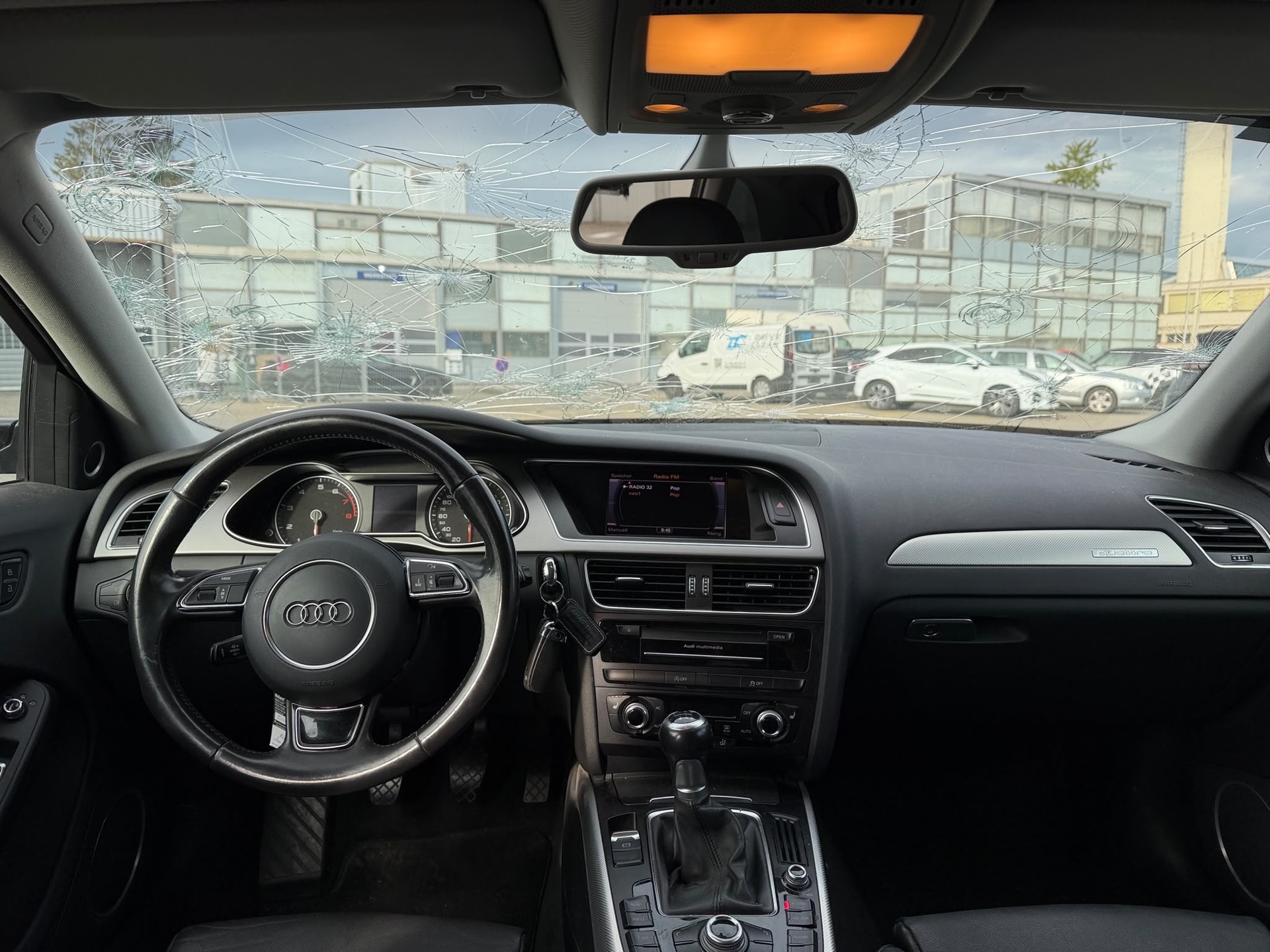 AUDI A4 Avant 2.0 TFSI quattro-image-8