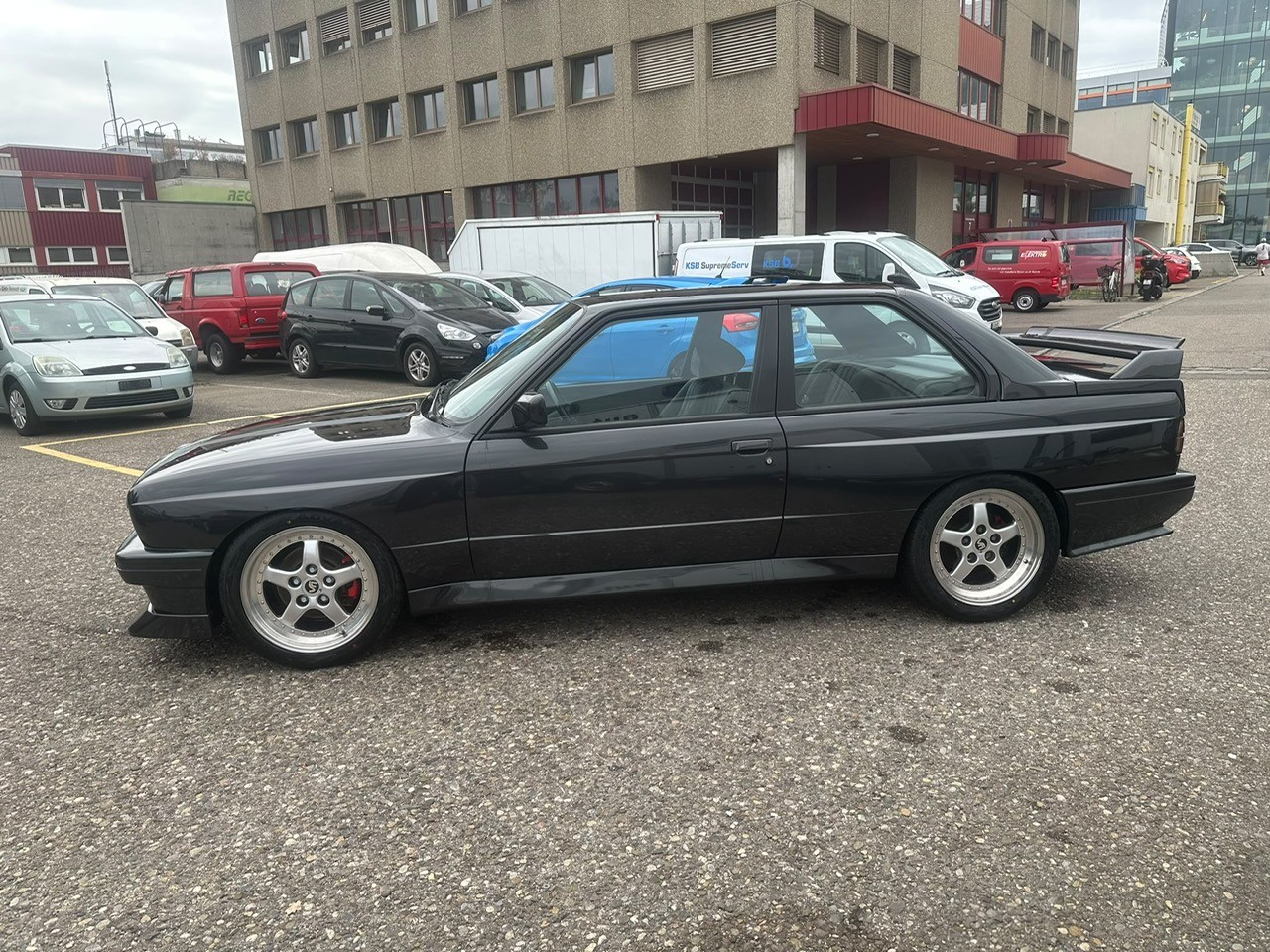 BMW M3-showroom-element-3