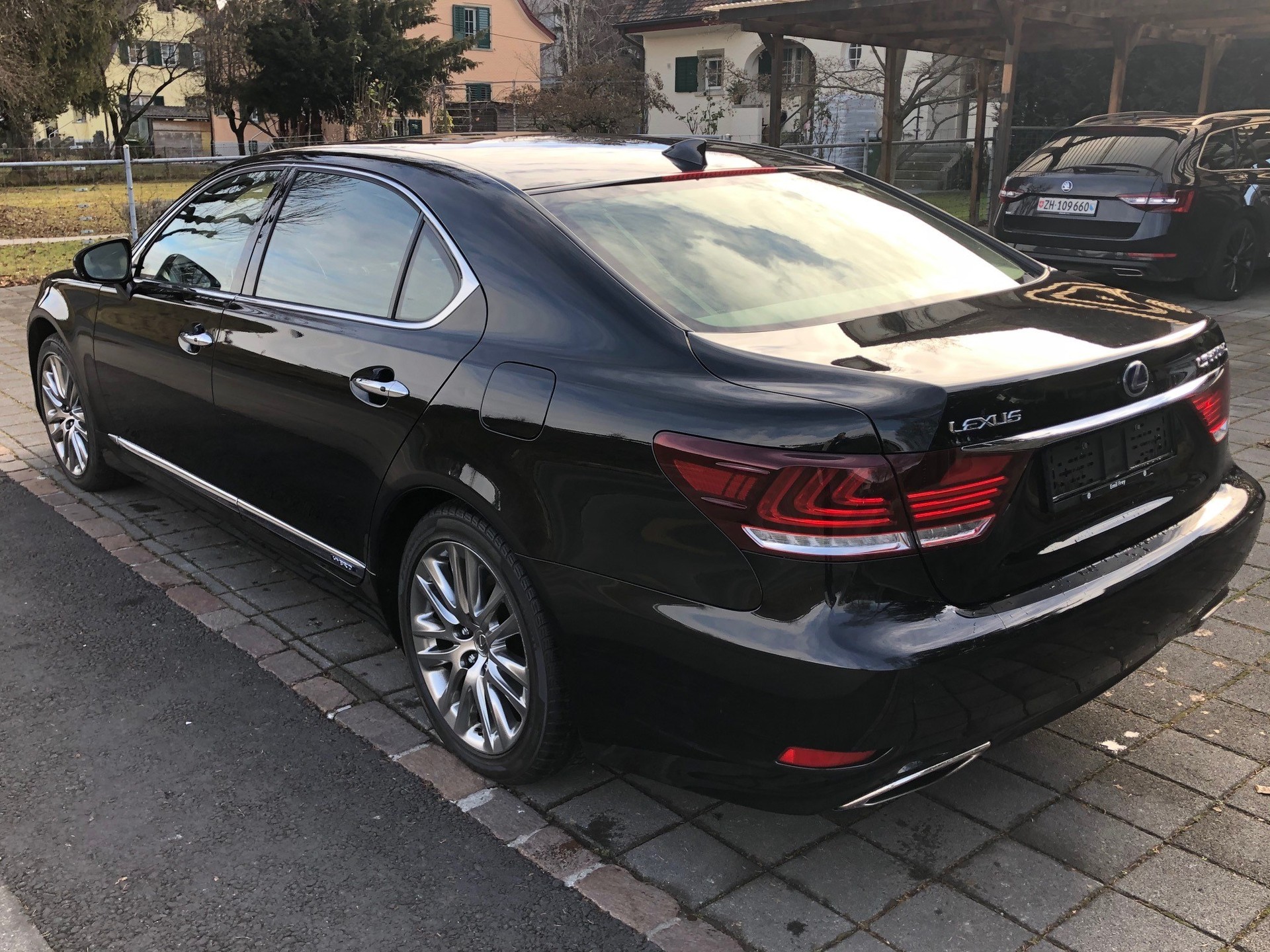 LEXUS LS 600h L 5.0 V8 excellence AWD Automatic-image-4