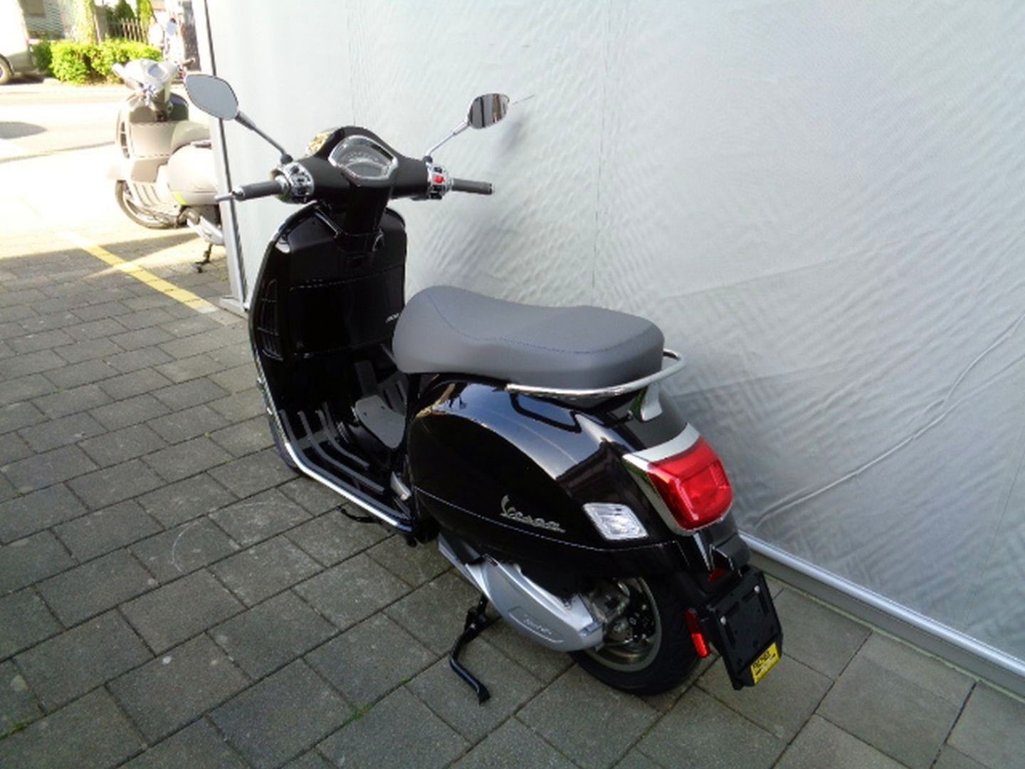 PIAGGIO VESPA GTS 300 RST-image-0