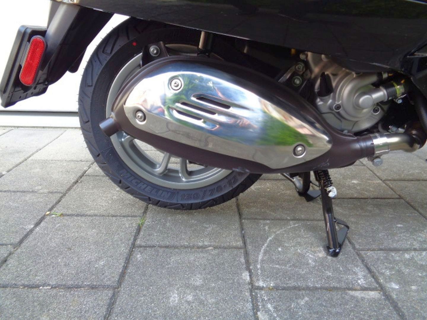 PIAGGIO VESPA GTS 300 RST-image-8