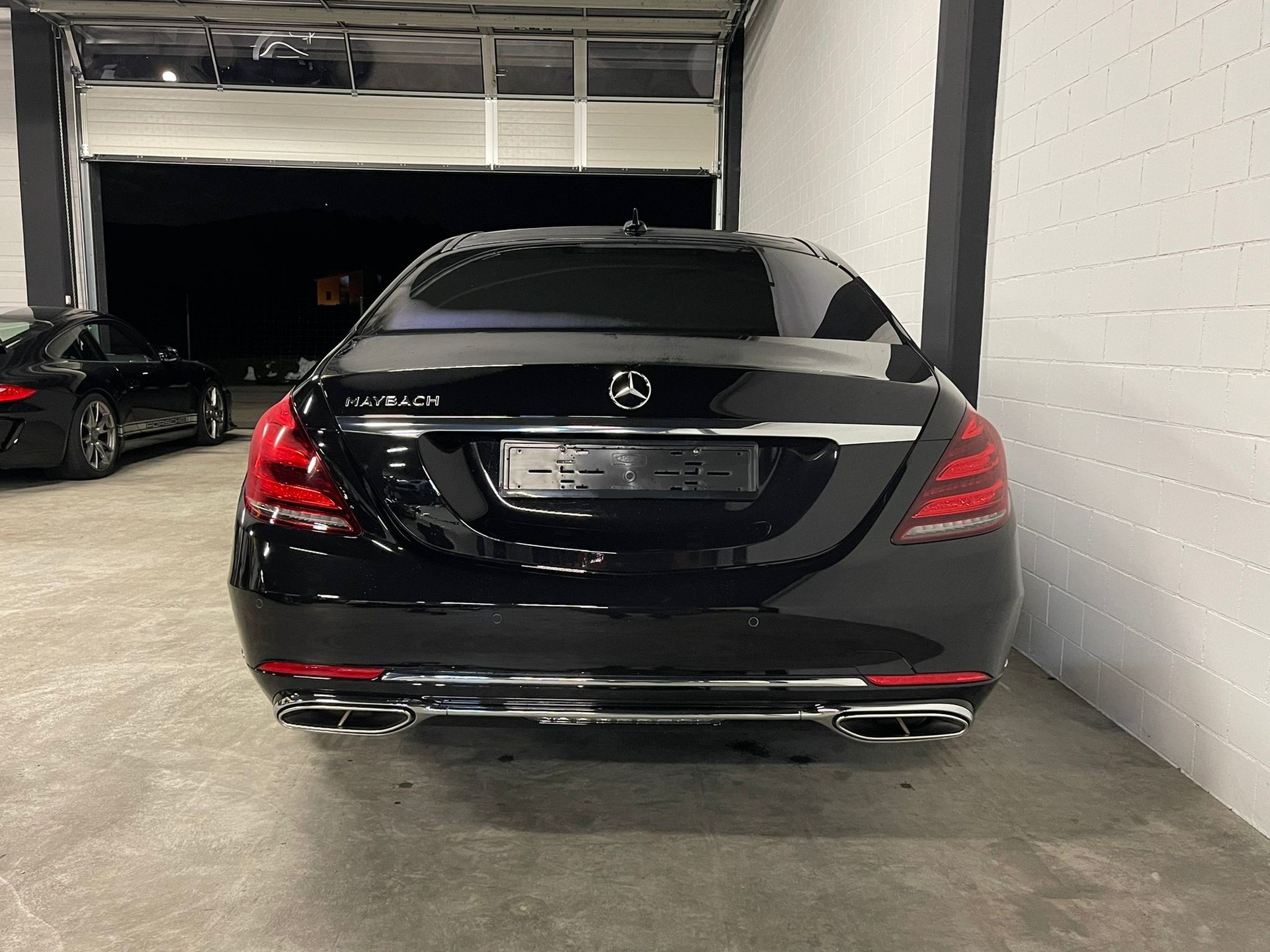 MERCEDES-BENZ S 560 Maybach 4Matic 9G-Tronic-showroom-element-3