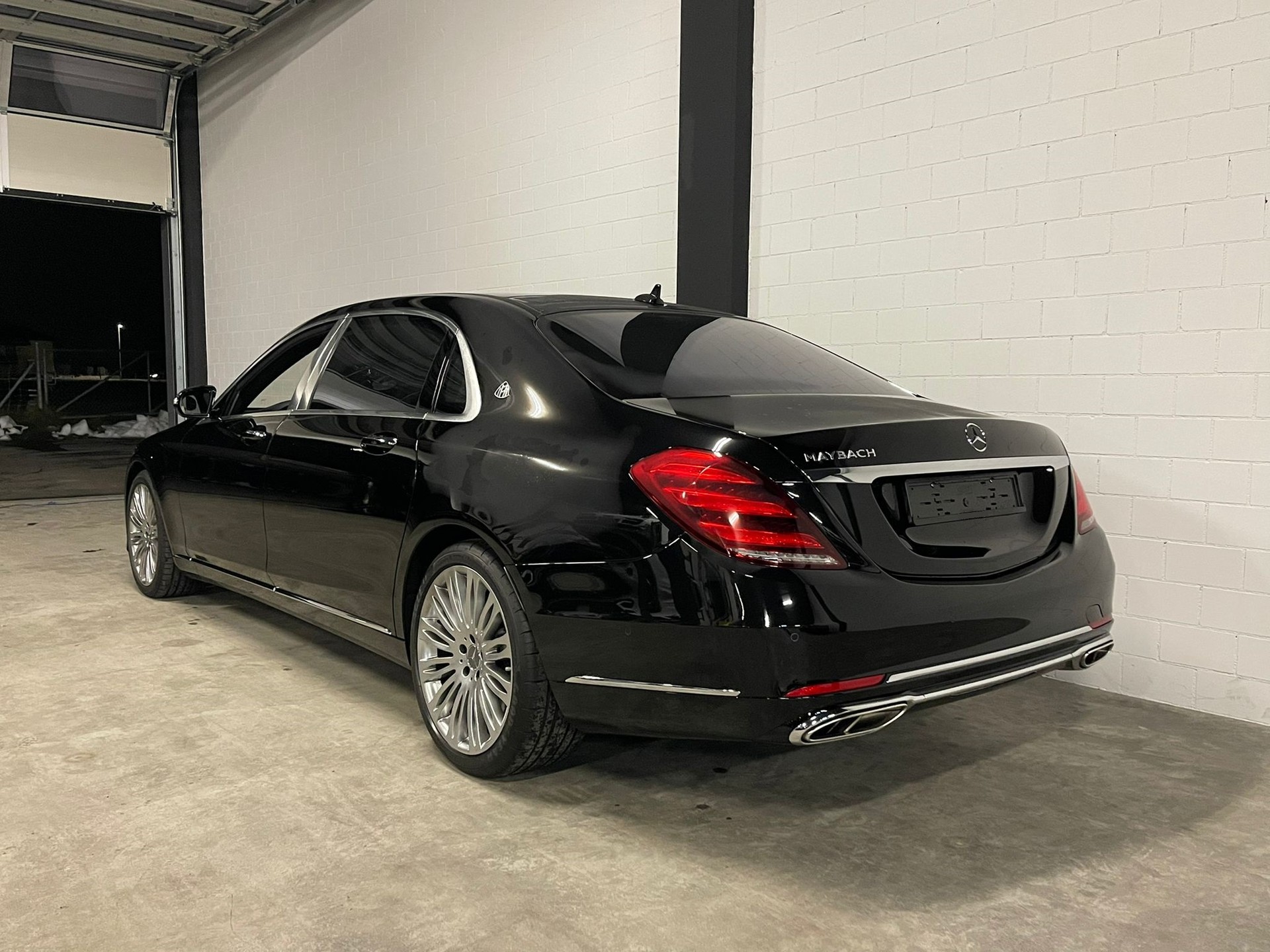 MERCEDES-BENZ S 560 Maybach 4Matic 9G-Tronic-showroom-element-2