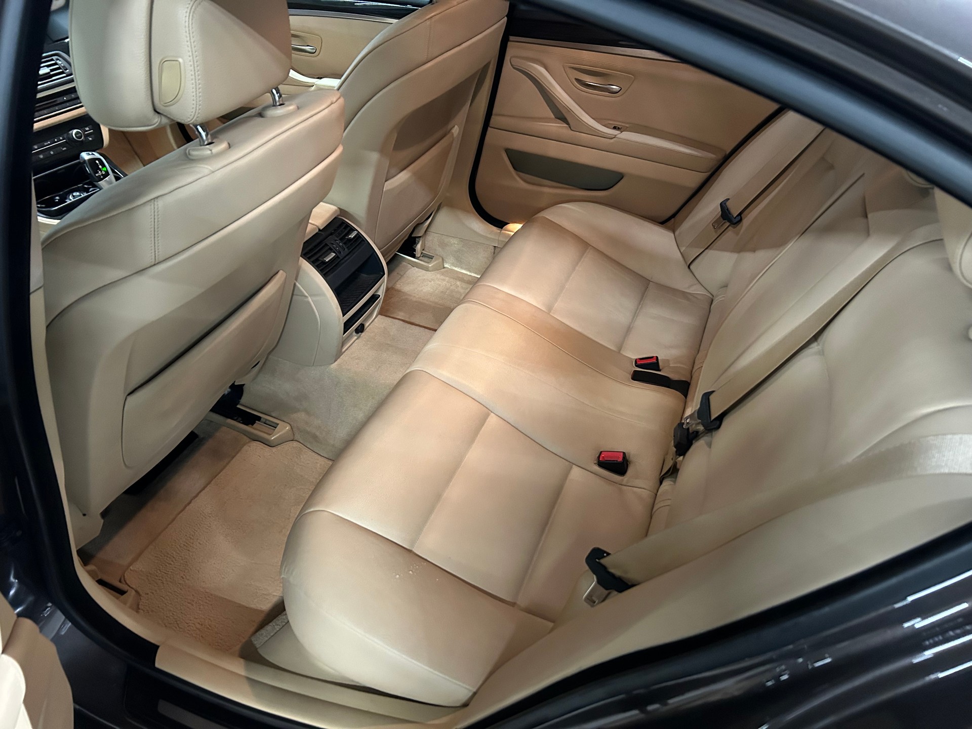 BMW 528i xDrive Steptronic-image-15
