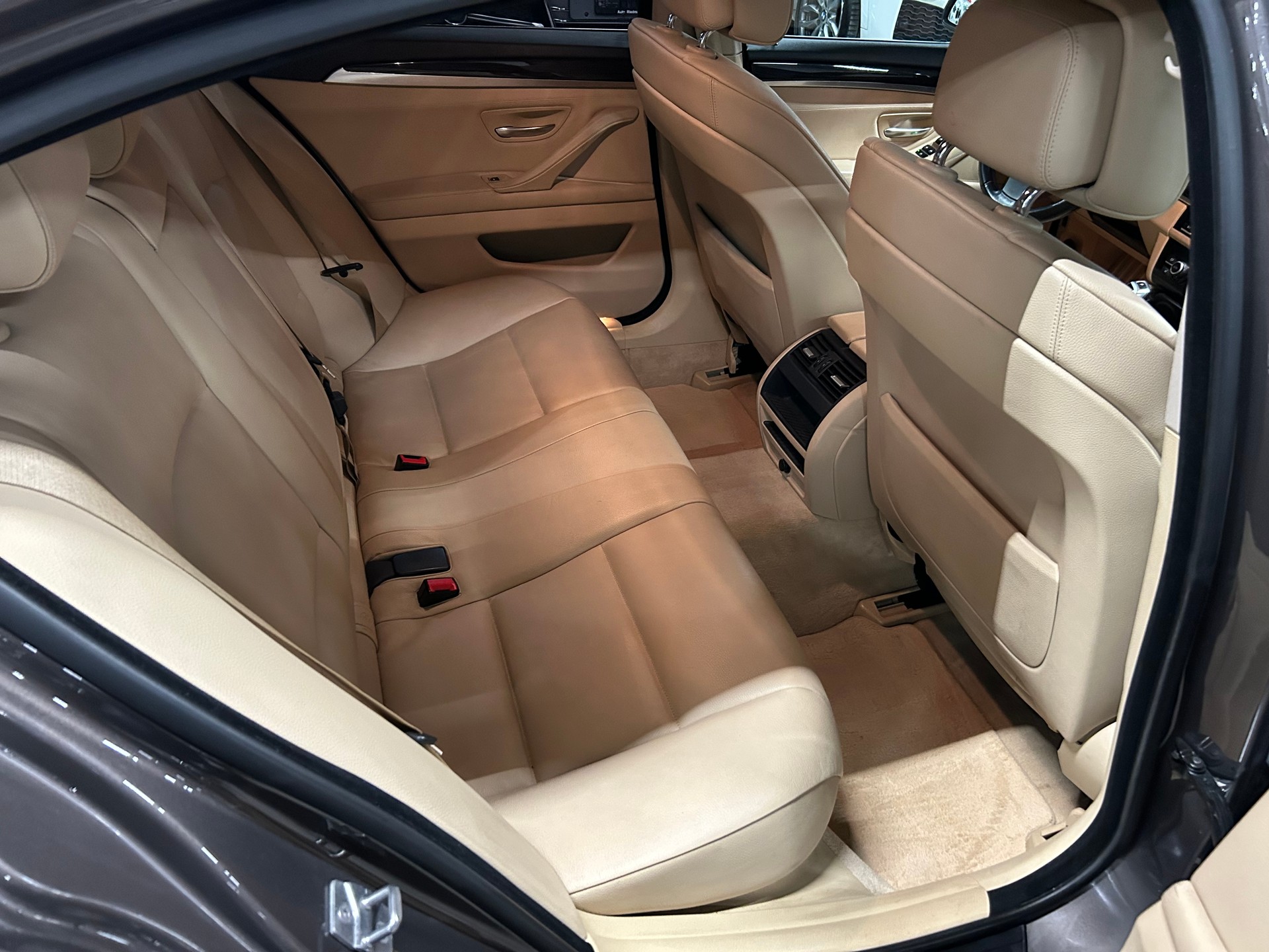 BMW 528i xDrive Steptronic-image-14