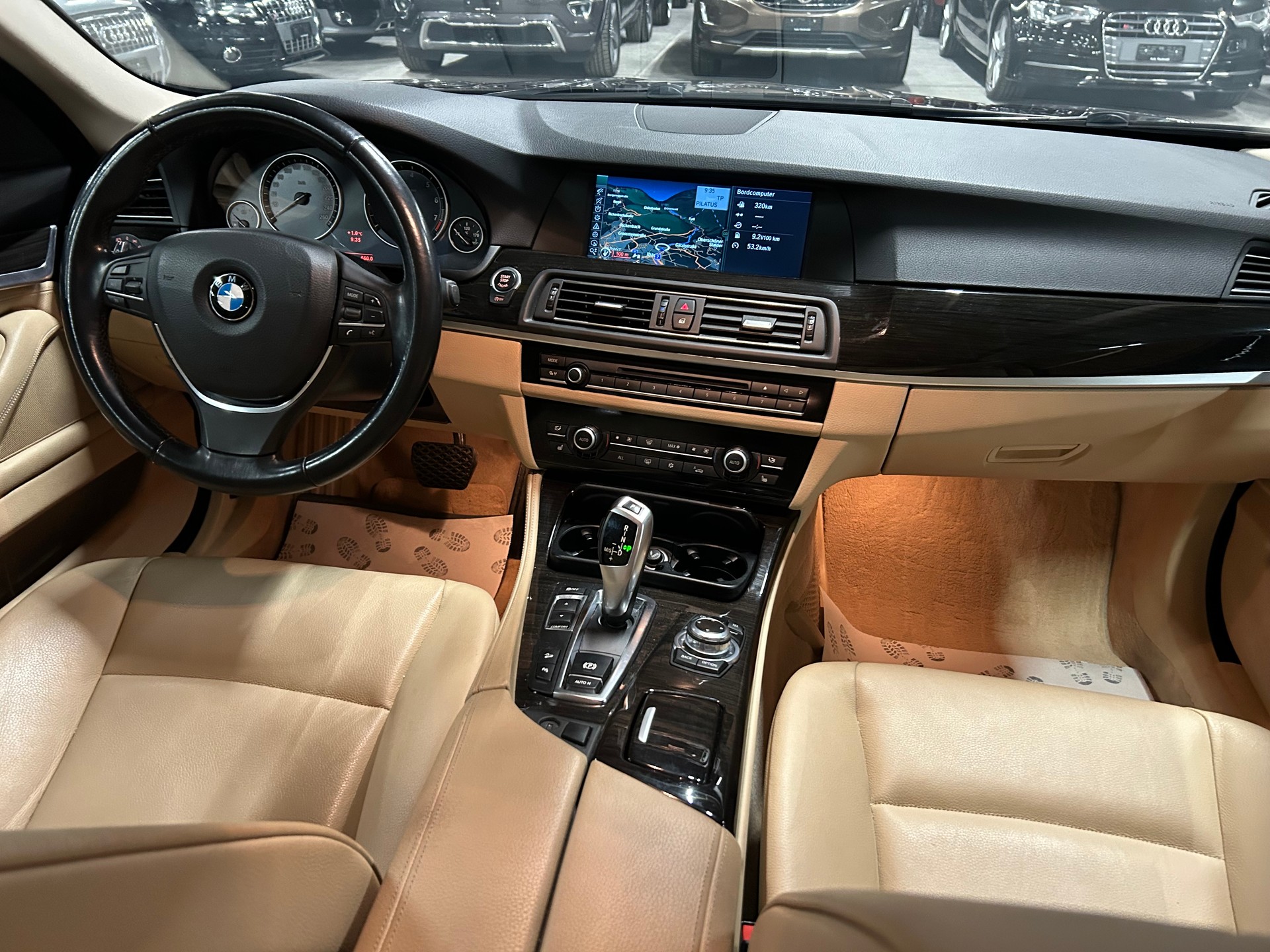 BMW 528i xDrive Steptronic-image-13