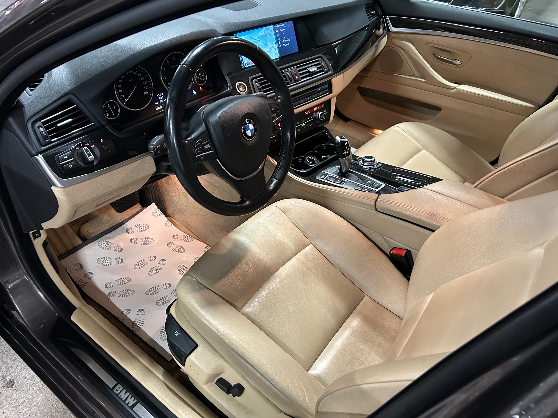 BMW 528i xDrive Steptronic-image-11