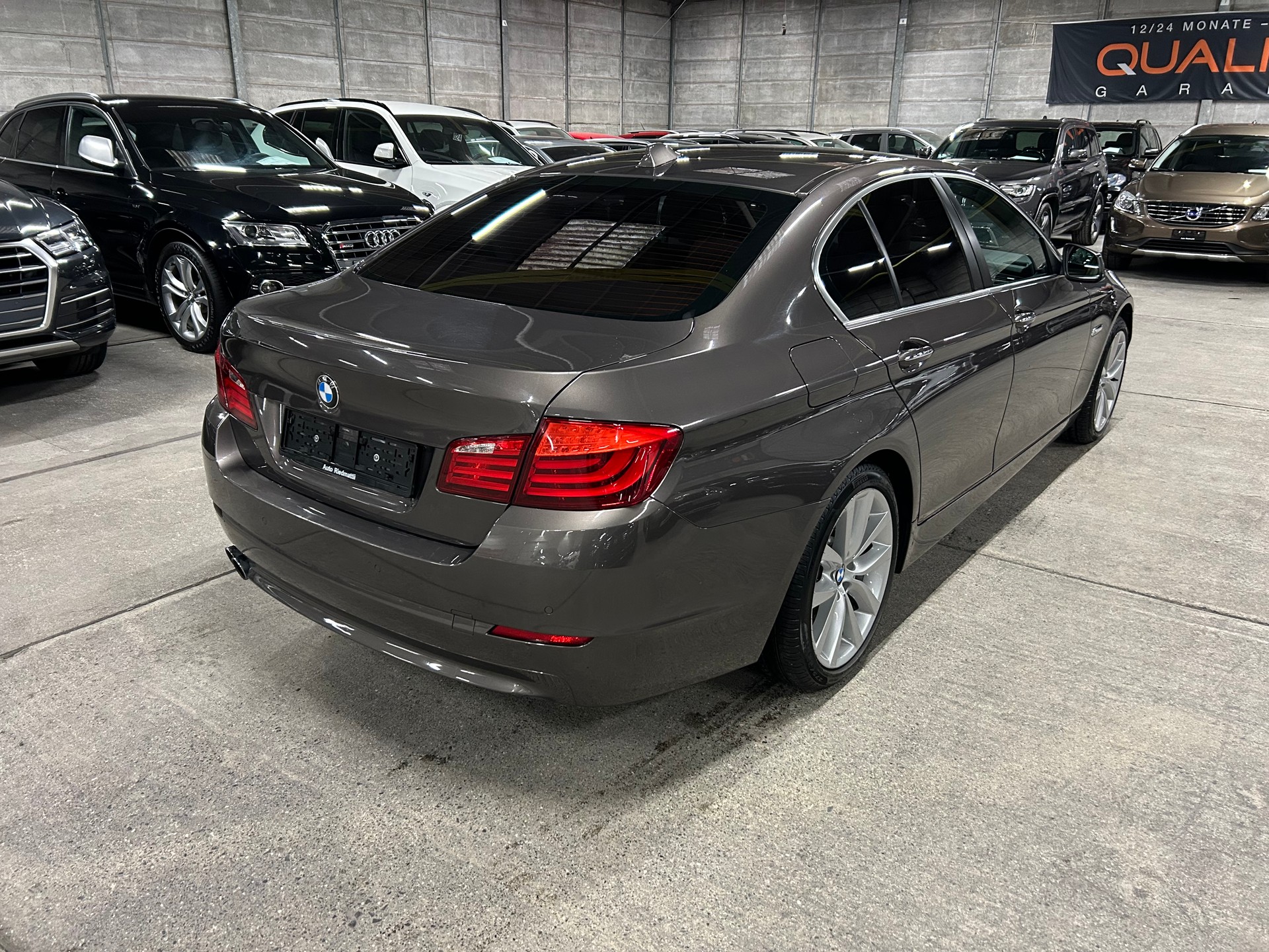 BMW 528i xDrive Steptronic-showroom-element-3