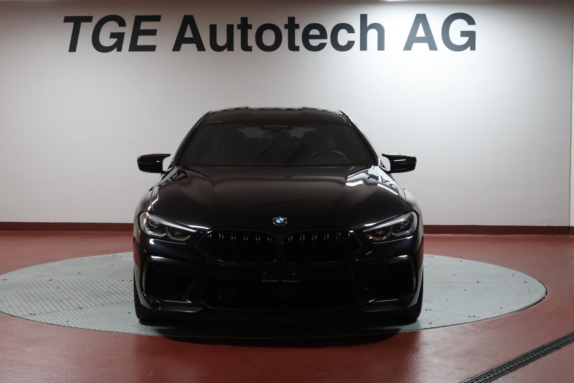 BMW M8 xDrive M Competition Steptronic-showroom-element-2