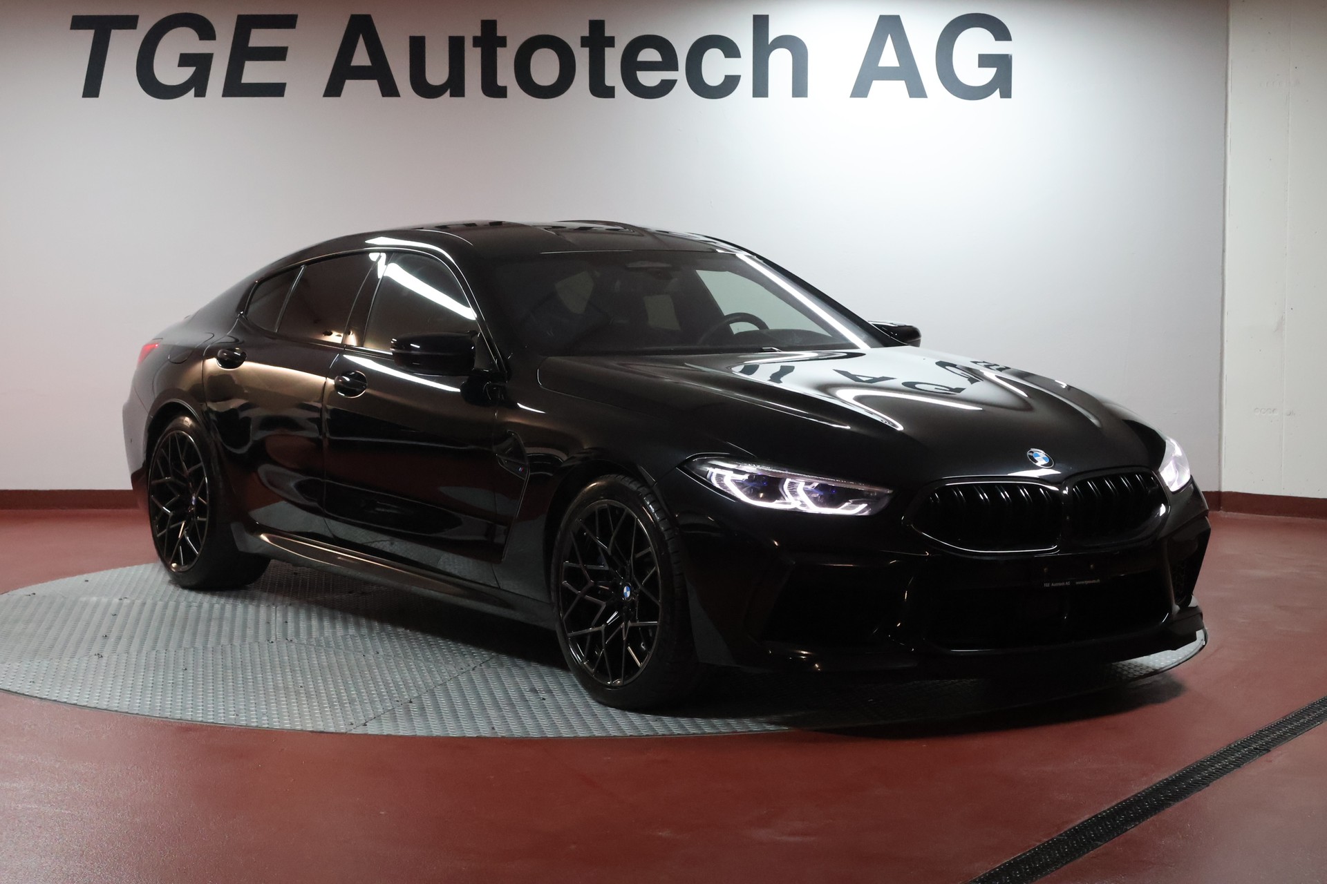 BMW M8 xDrive M Competition Steptronic-showroom-element-1