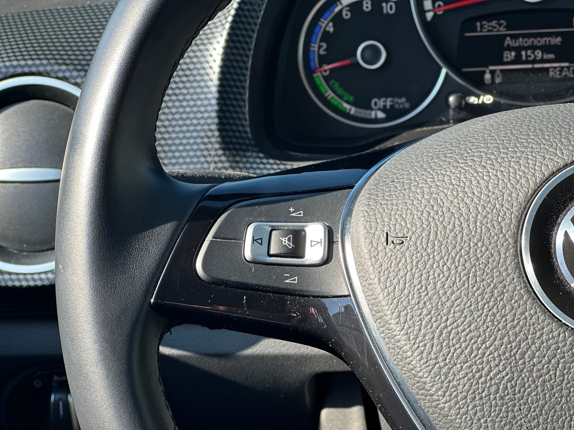 VW Up e-image-8