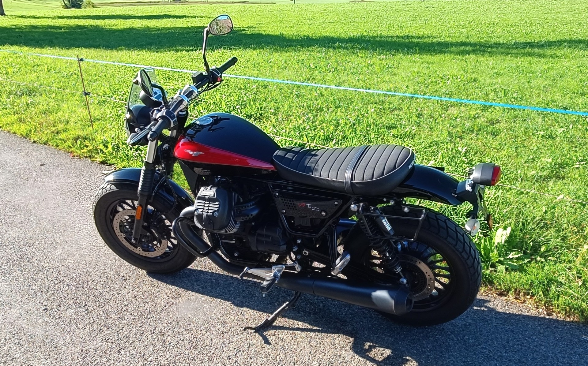 MOTO GUZZI Bobber Swiss Edition-image-3