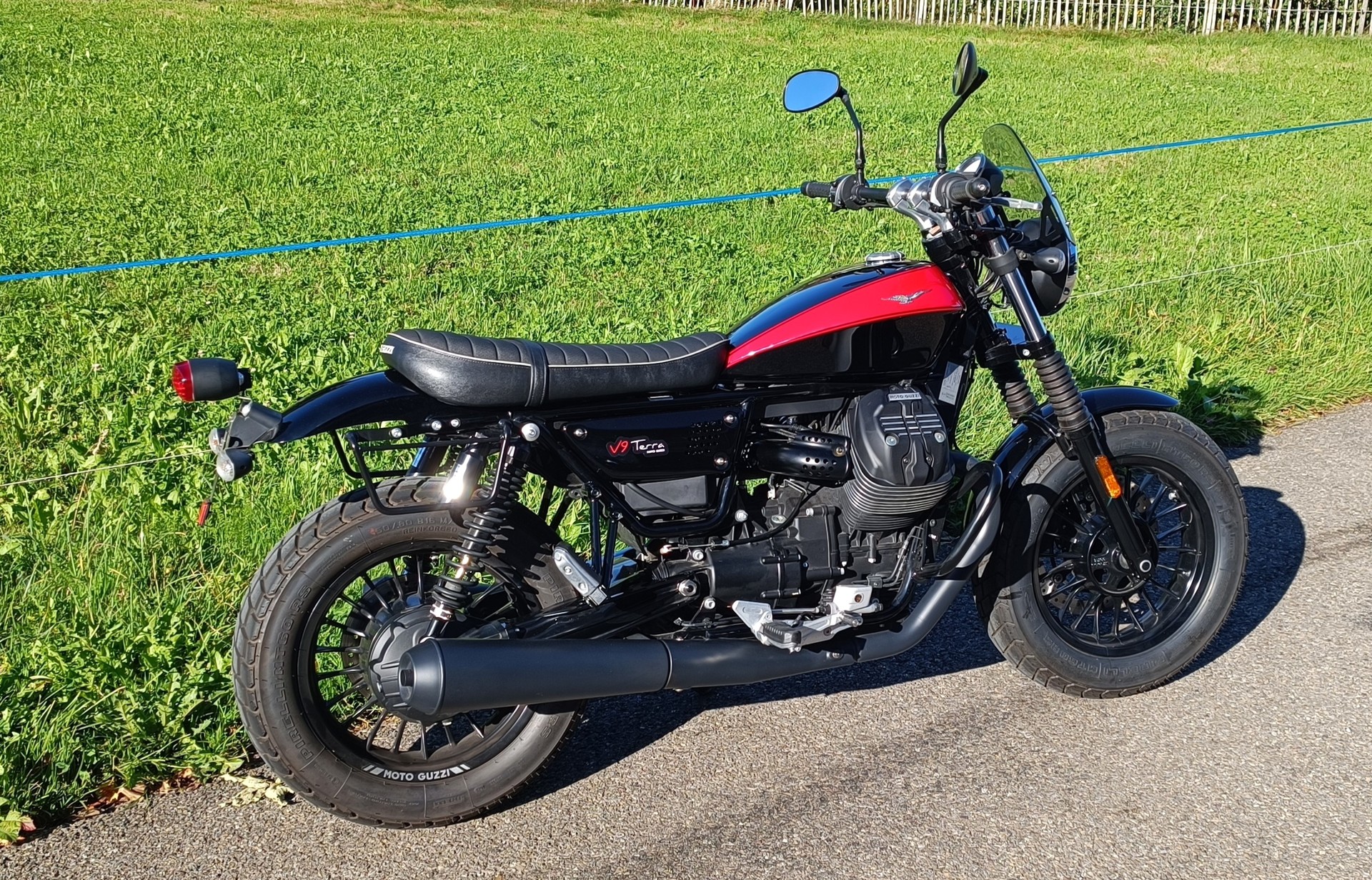 MOTO GUZZI Bobber Swiss Edition-image-2