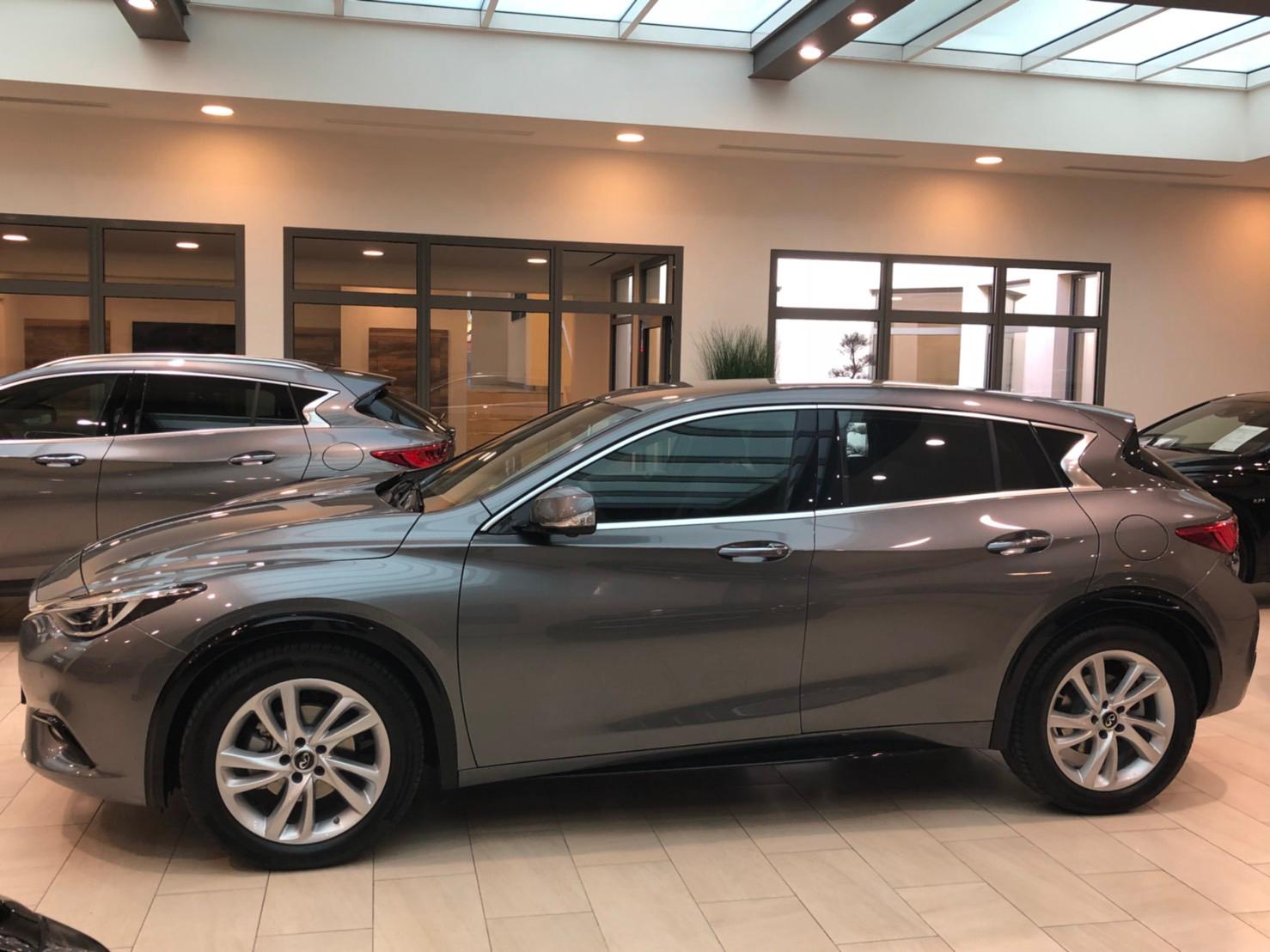 INFINITI Q30 1.6t Luxe Tech FWD DCT