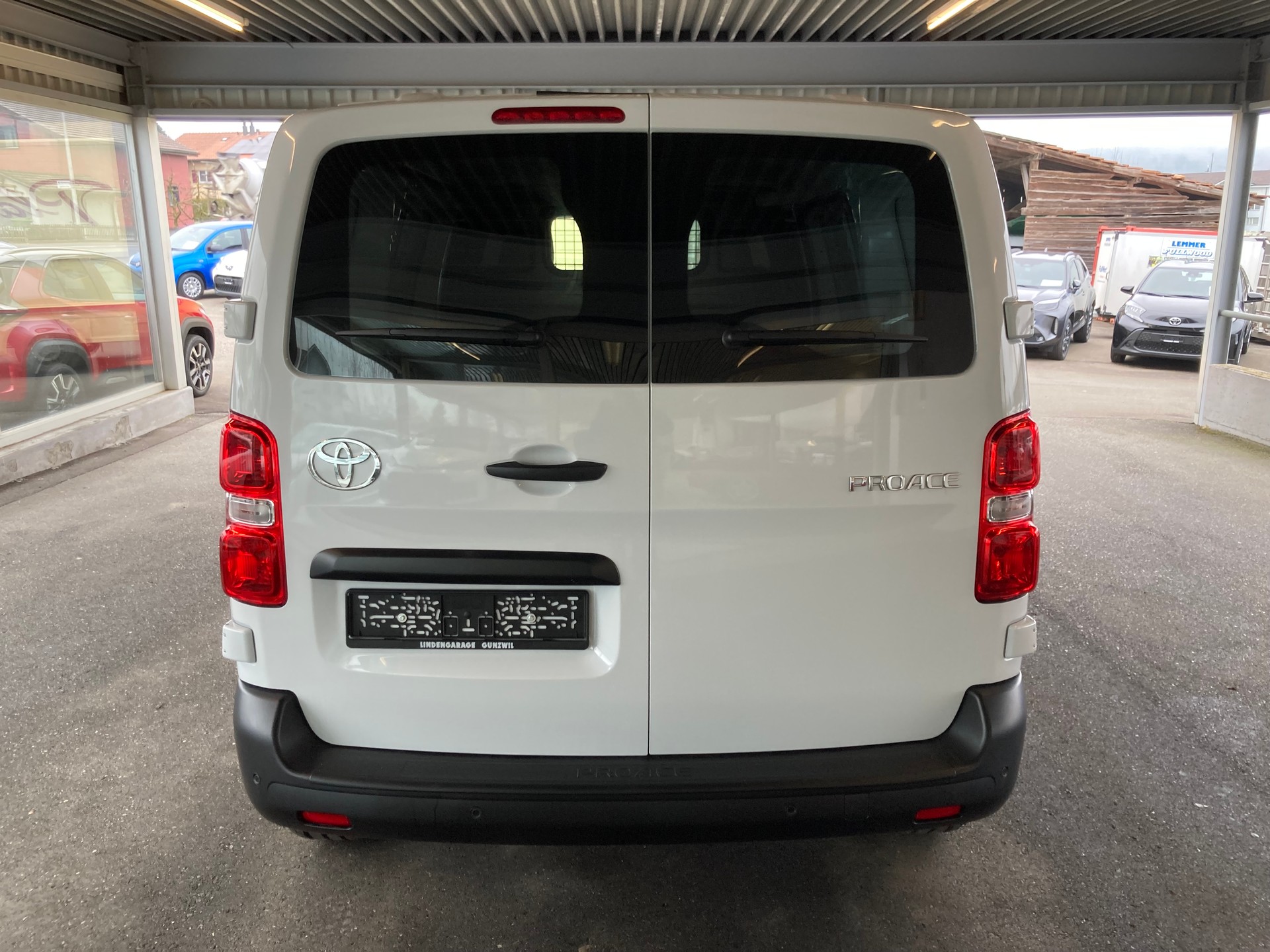 TOYOTA Proace 2.0D Panel Van Medium Advanced-image-4