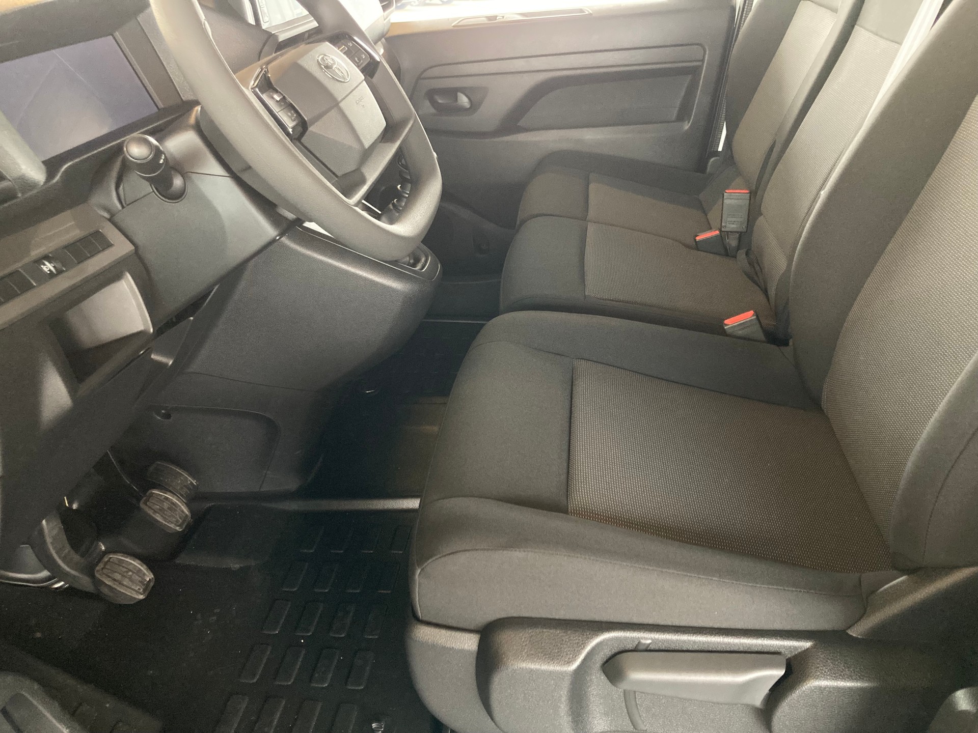 TOYOTA Proace 2.0D Panel Van Medium Advanced-image-9