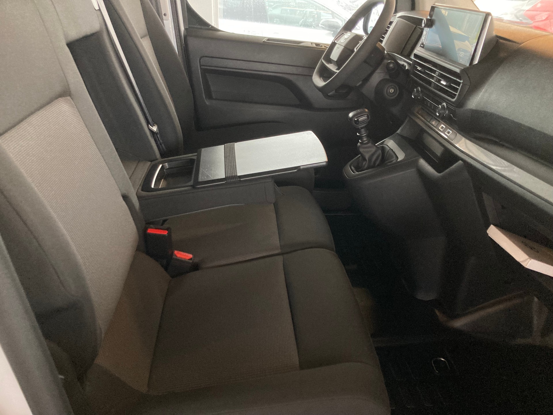 TOYOTA Proace 2.0D Panel Van Medium Advanced-image-13