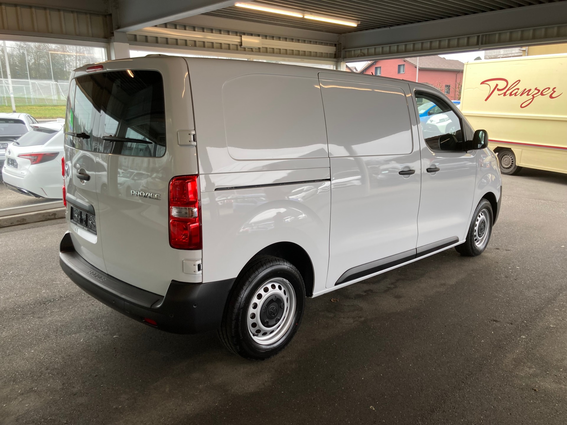 TOYOTA Proace 2.0D Panel Van Medium Advanced-image-3